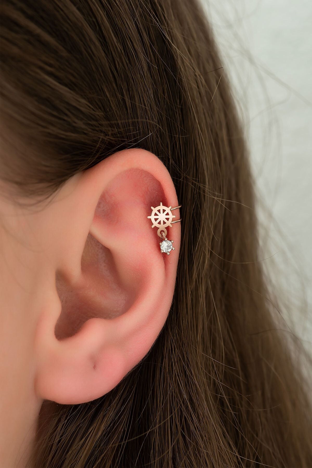 925 Ayar Gemi Dümeni Taşlı Kıkırdak Gümüş Küpe Rose Altın