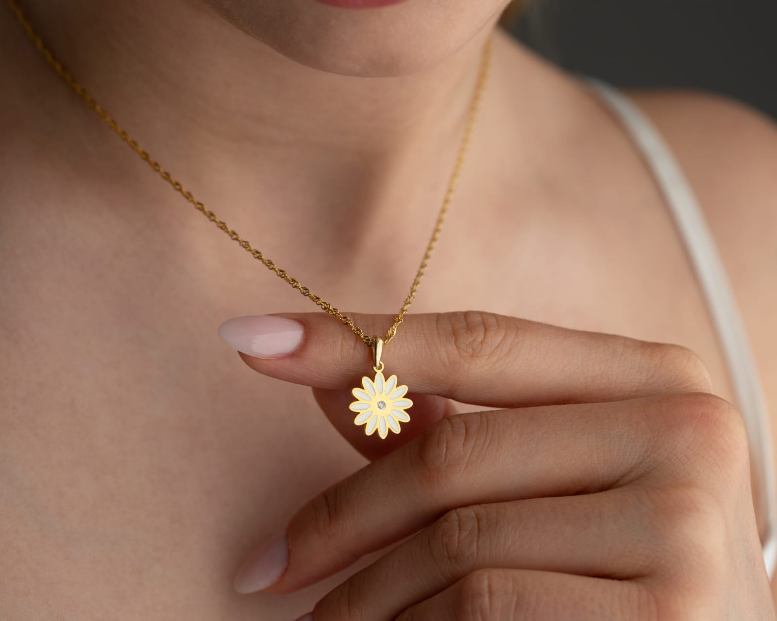 925 Ayar Gold Renk Mineli Pırlantalı Papatya Kolye