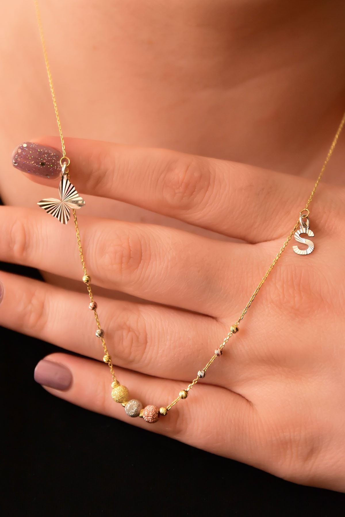 925 Ayar Gümüş 3 Renk Akışlı Sim Dorika Kelebek Ve Harf Kolye