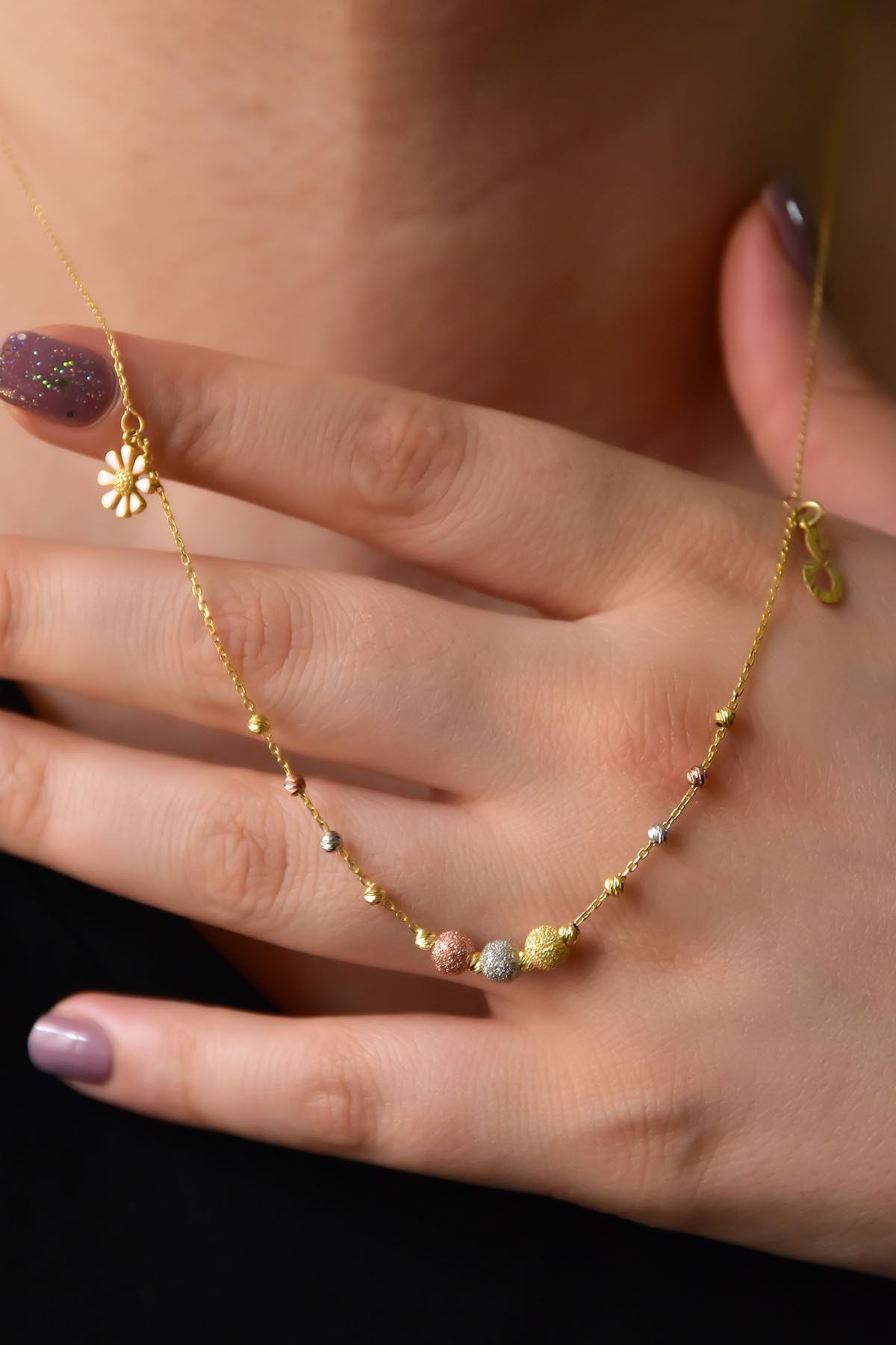 925 Ayar Gümüş 3 Renk Akışlı Sim Dorika Papatya Ve Harf Kolye