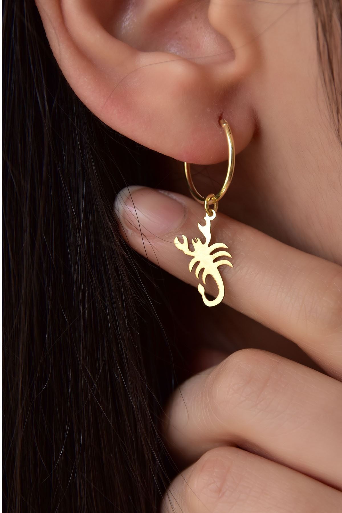 925 Ayar Gümüş Altın Kaplama Akrep Figürlü Halka Küpe