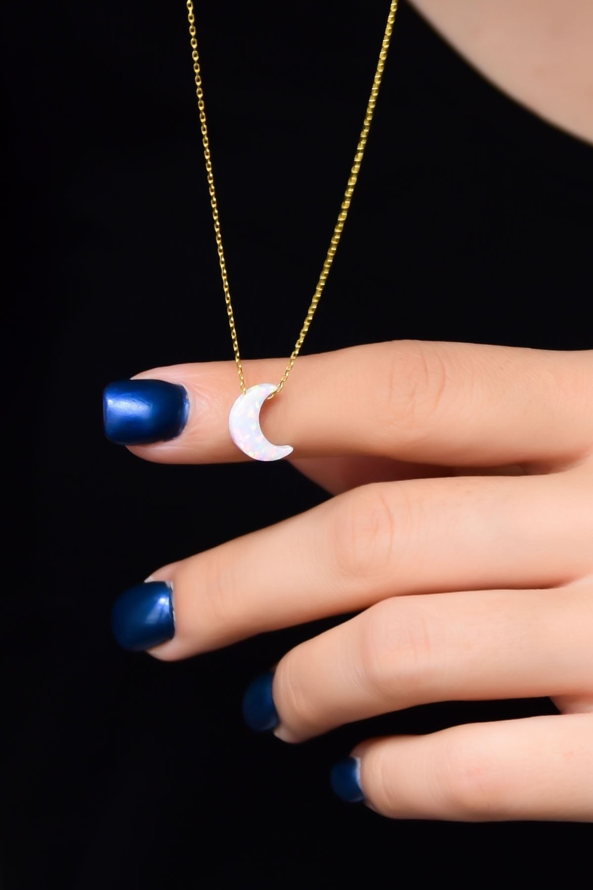 925 Ayar Gümüş Altın Kaplama Beyaz Opal Taş Hilal Kadın Kolye