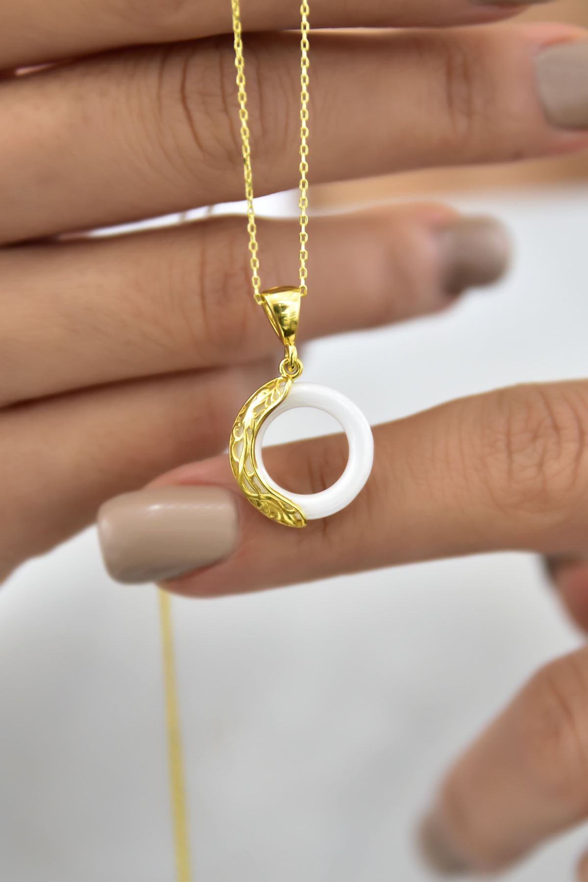 925 Ayar Gümüş Altın Kaplama Ejderha Desenli Beyaz Simit Kolye