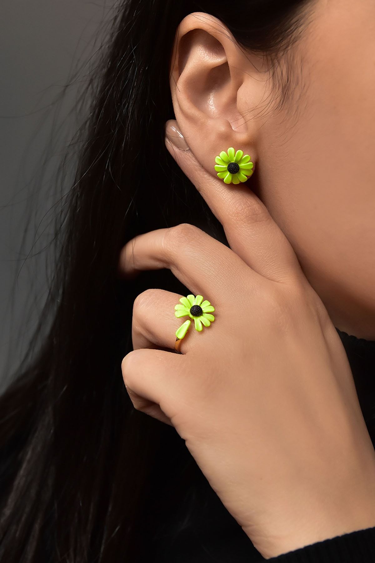 925 Ayar Gümüş Altın Kaplama Fosforlu Papatya Kadın Küpe Yüzük Set