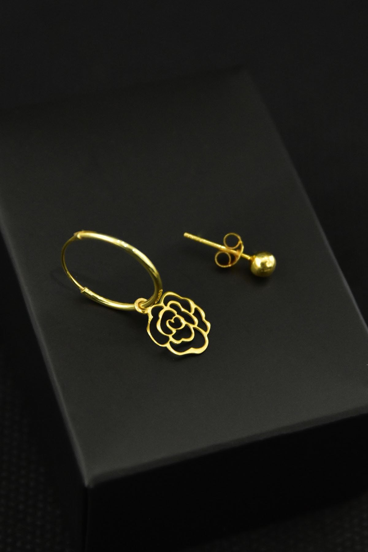 925 Ayar Gümüş Altın Kaplama Gül Figürlü Halka Ve Top Küpe