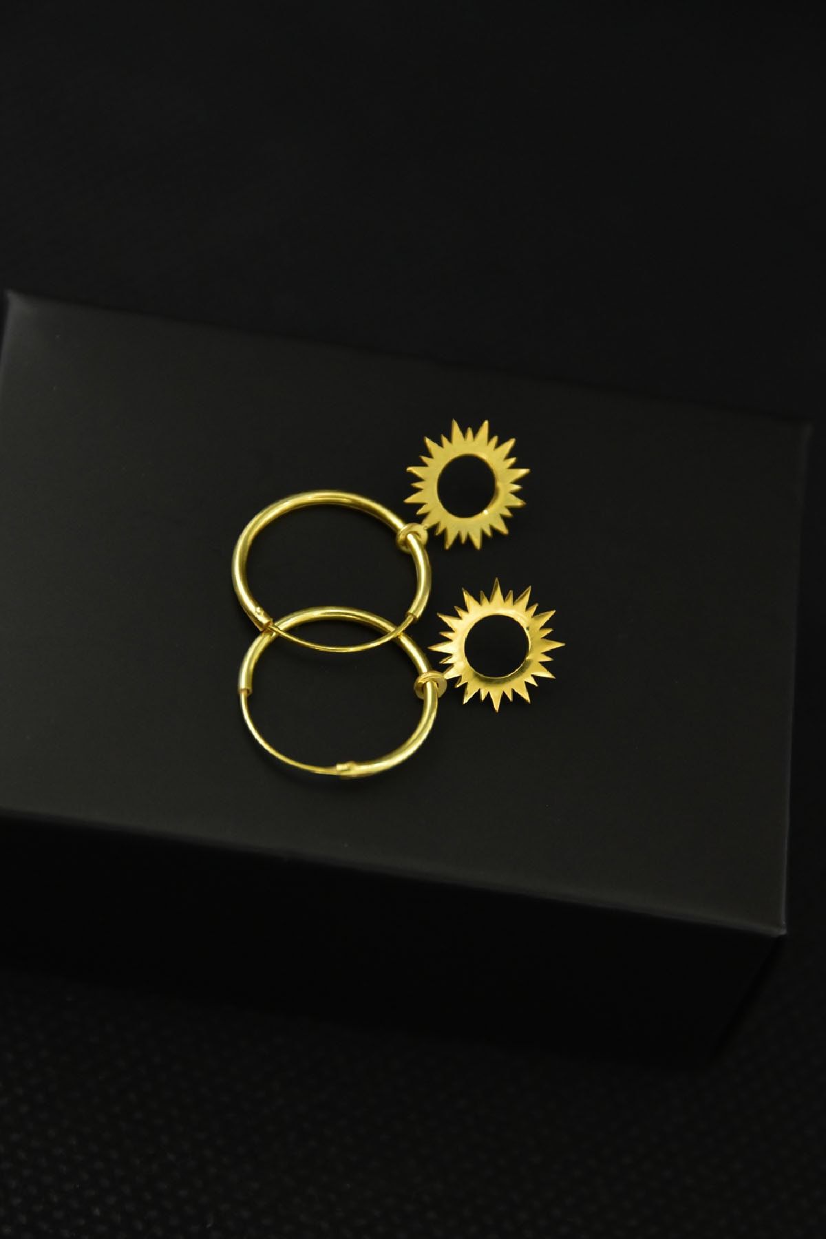 925 Ayar Gümüş Altın Kaplama Güneş Figürlü Halka Küpe