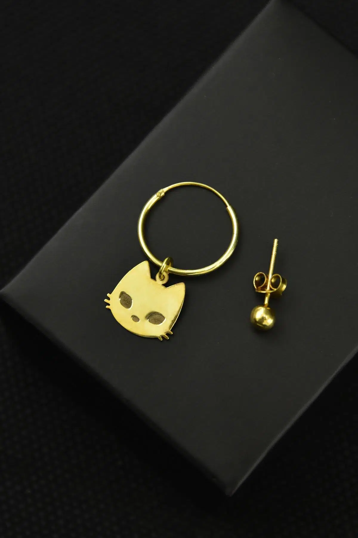 925 Ayar Gümüş Altın Kaplama Kazıma Kedi Figürlü Halka Ve Top Küpe