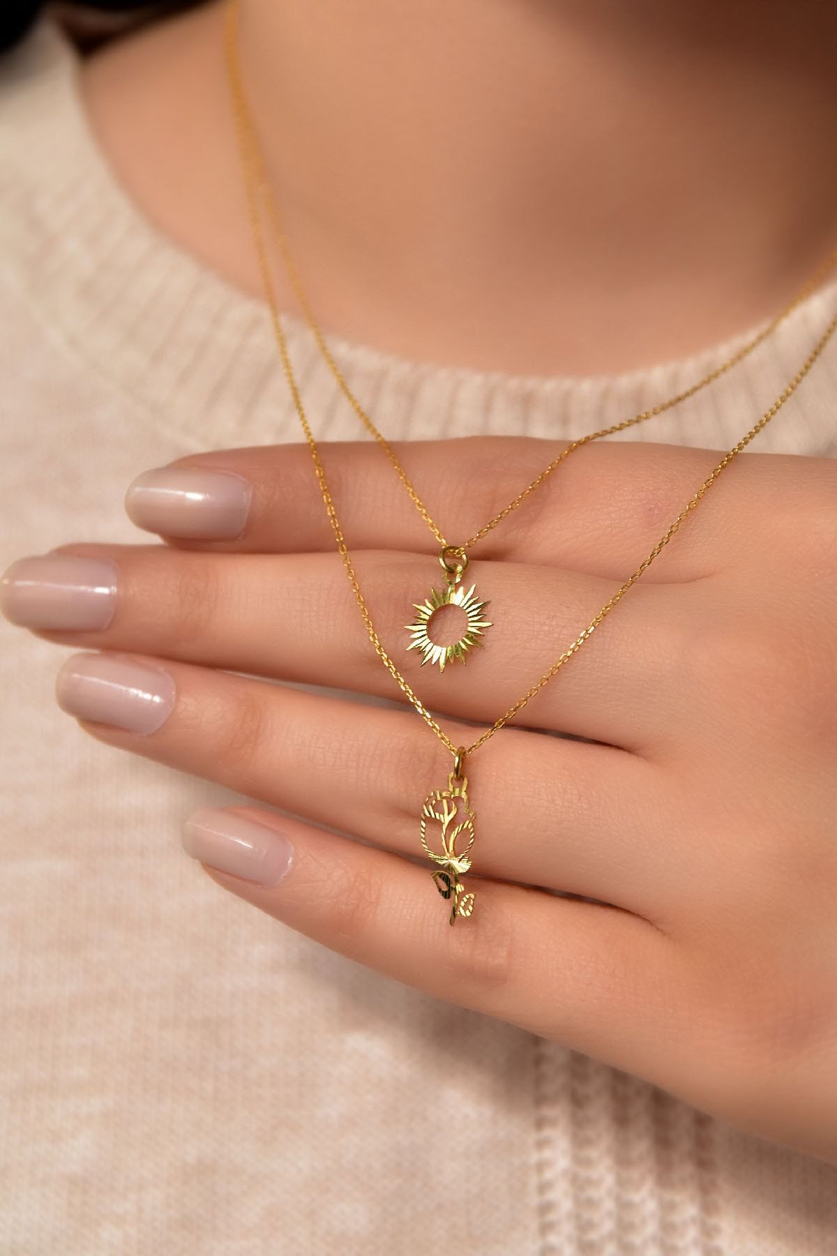 925 Ayar Gümüş Altın Kaplama Kristal Kesim Güneş Ve Gül Asansörlü Kolye