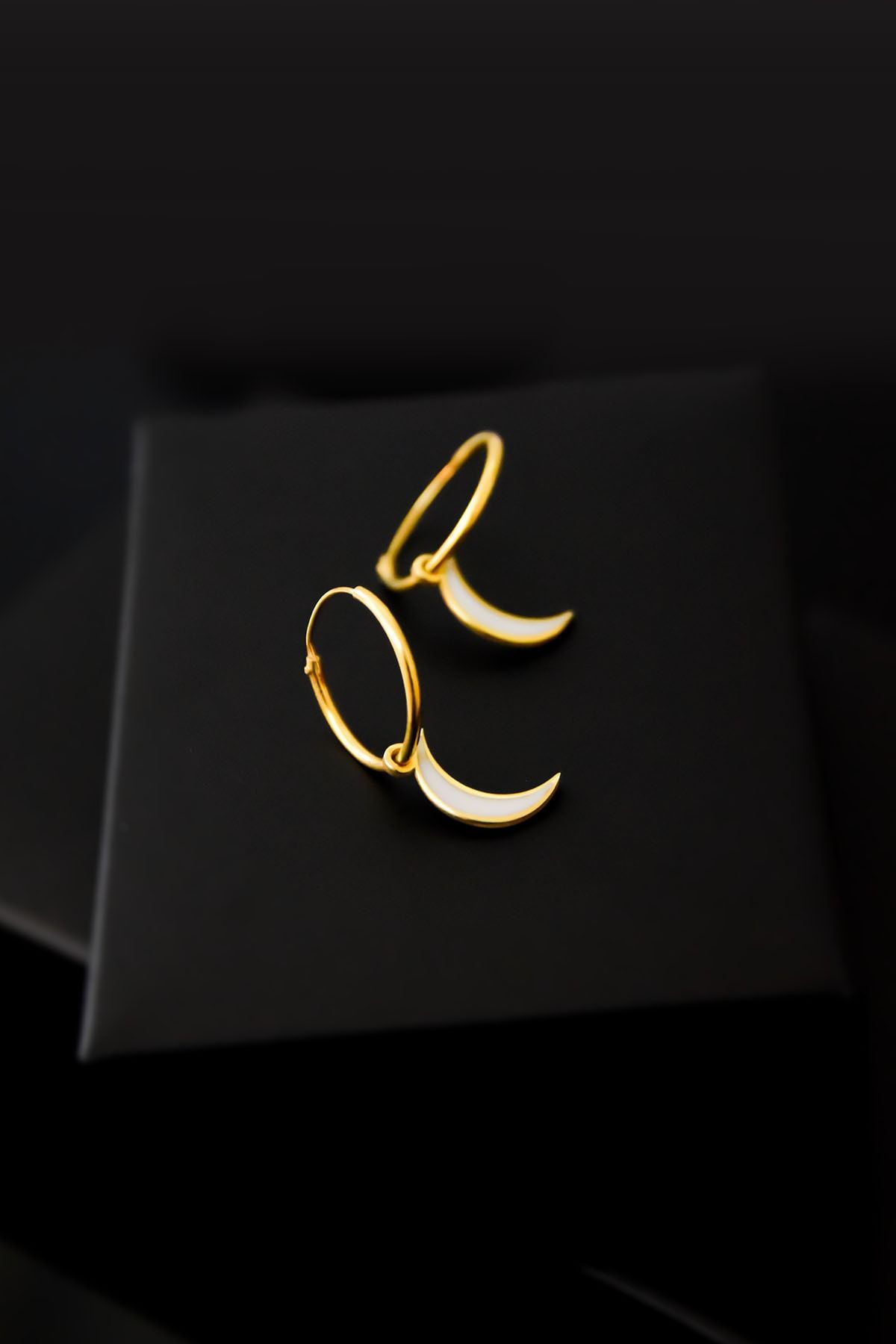 925 Ayar Gümüş Altın Kaplama Mineli Hilal Halka Küpe