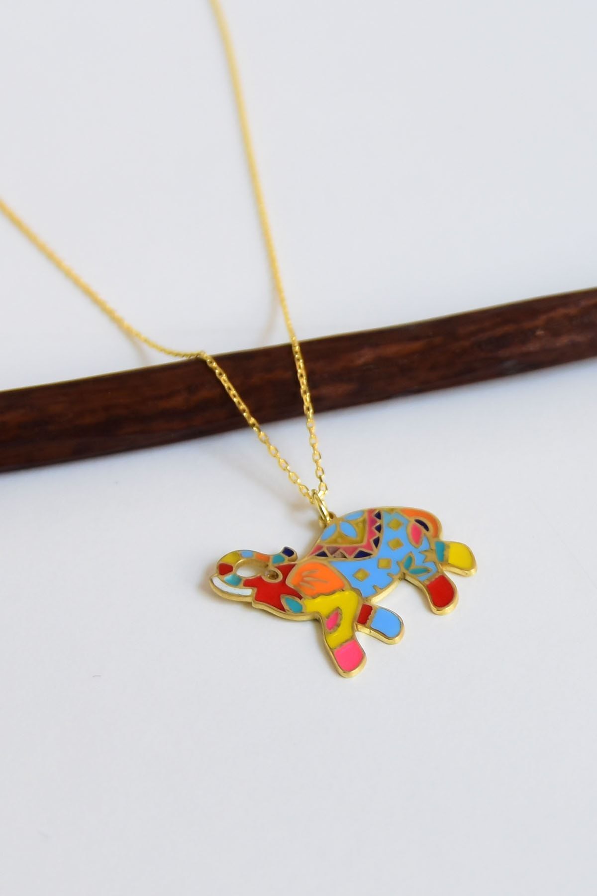 925 Ayar Gümüş Altın Kaplama Renkli Mineli Fil Kadın Kolye