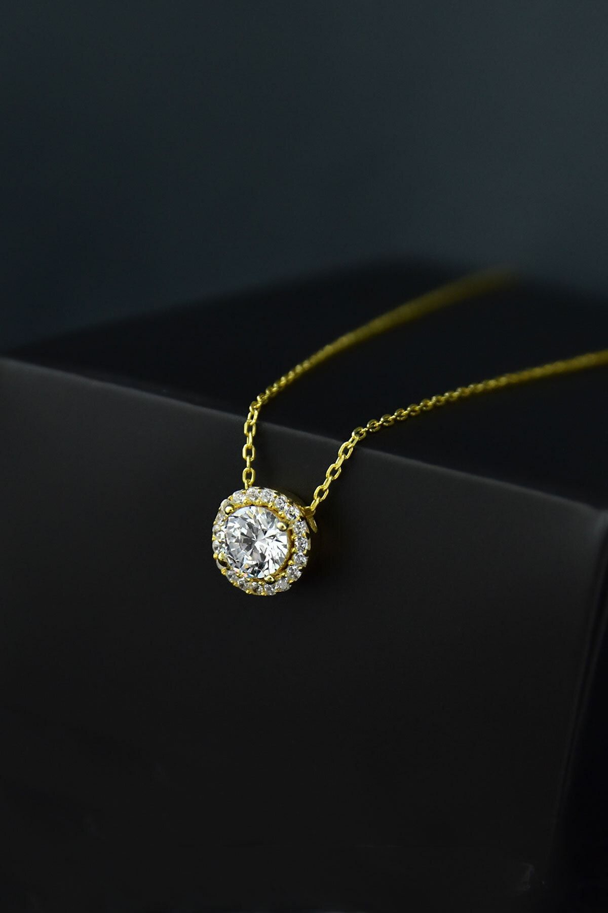 925 Ayar Gümüş Altın Kaplama Tek Taş Kadın Kolye