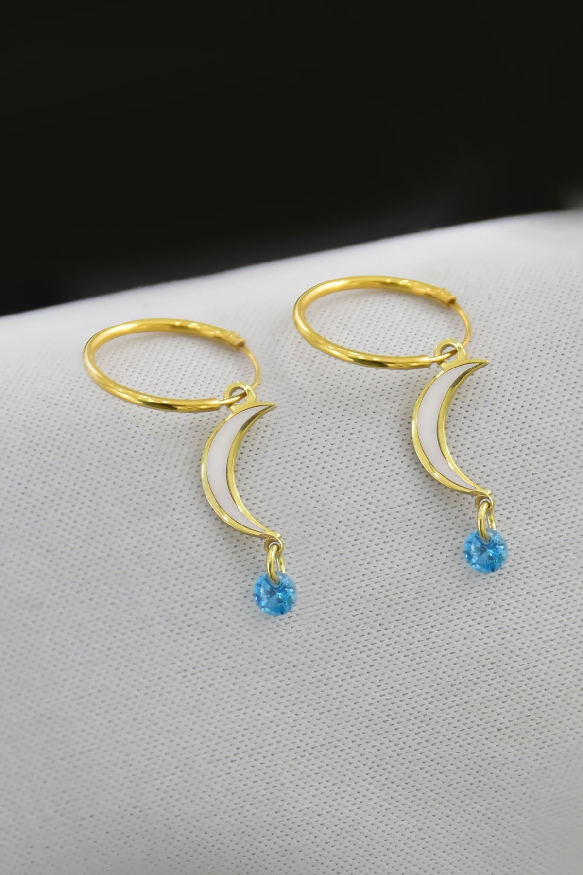 925 Ayar Gümüş Altın Kaplama Tek Taşlı Hilal Halka Küpe