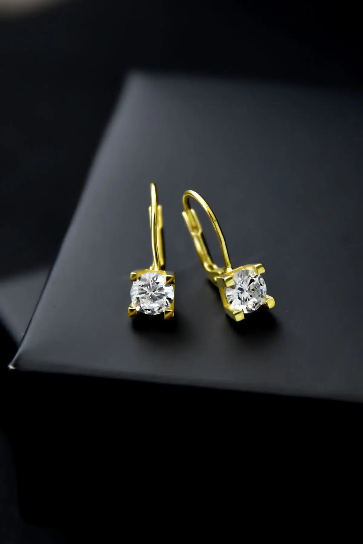 925 Ayar Gümüş Altın Kaplama Tek Taşlı Küpe