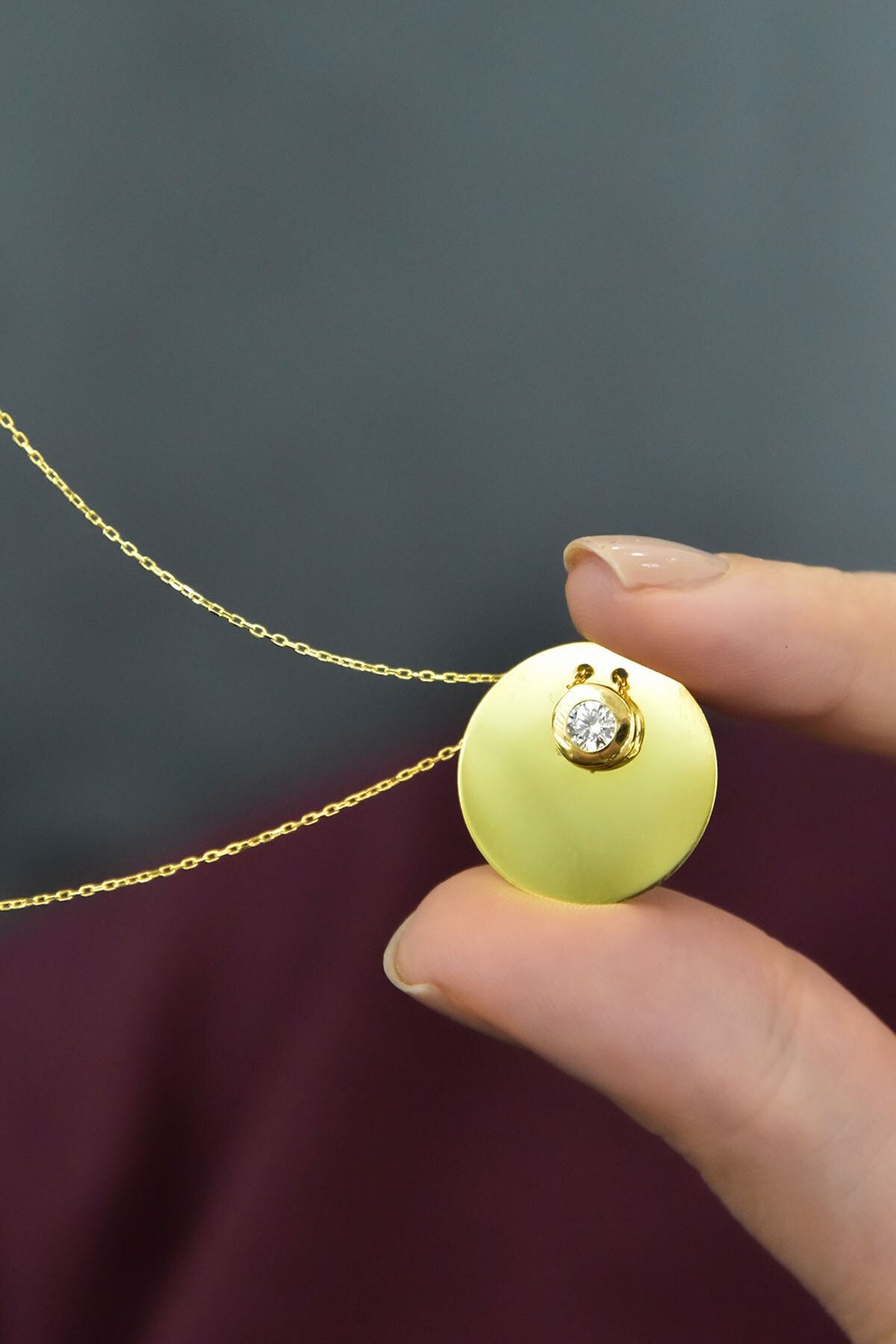 925 Ayar Gümüş Altın Kaplama Tektaşlı Plaka Kadın Kolye