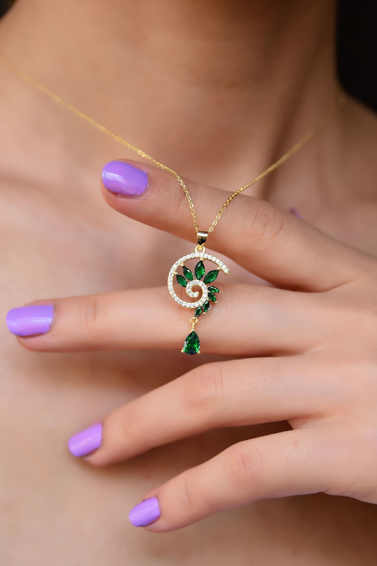 925 Ayar Gümüş Altın Kaplama Yeşil Taşlı Girdap Tasarım Kolye