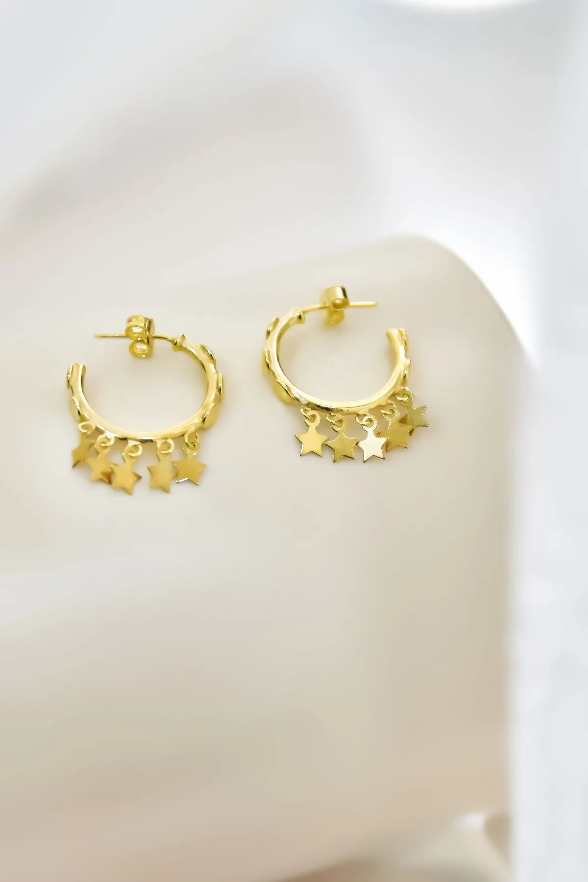 925 Ayar Gümüş Altın Kaplama Yıldız Pullu Sallantılı Shakira Tasarım Halka Küpe