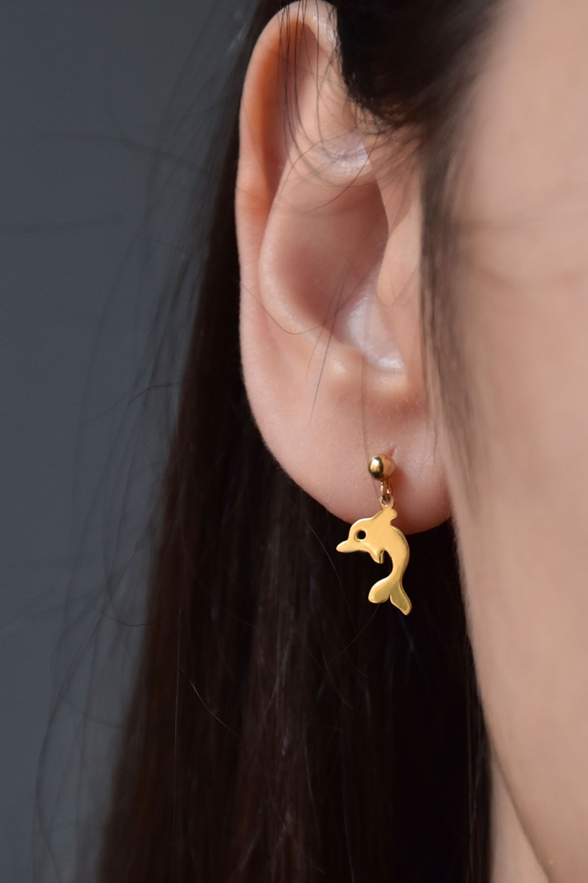 925 Ayar Gümüş Altın Kaplama Yunus Balığı Model Çivili Kadın Top Küpe