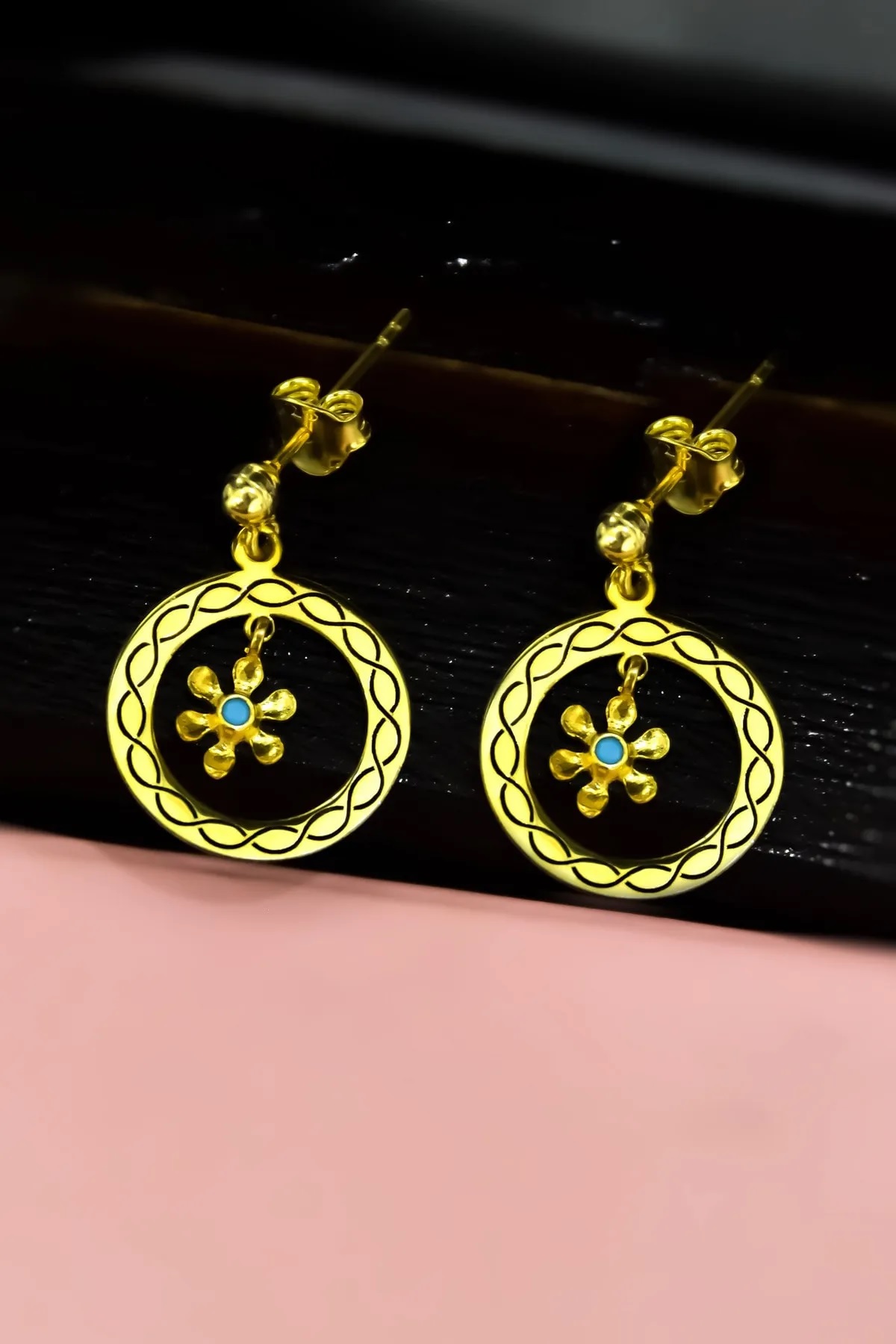 925 Ayar Gümüş Altın Kaplama Zincir Desenli Çember, Mini Papatya Sallantılı Küpe