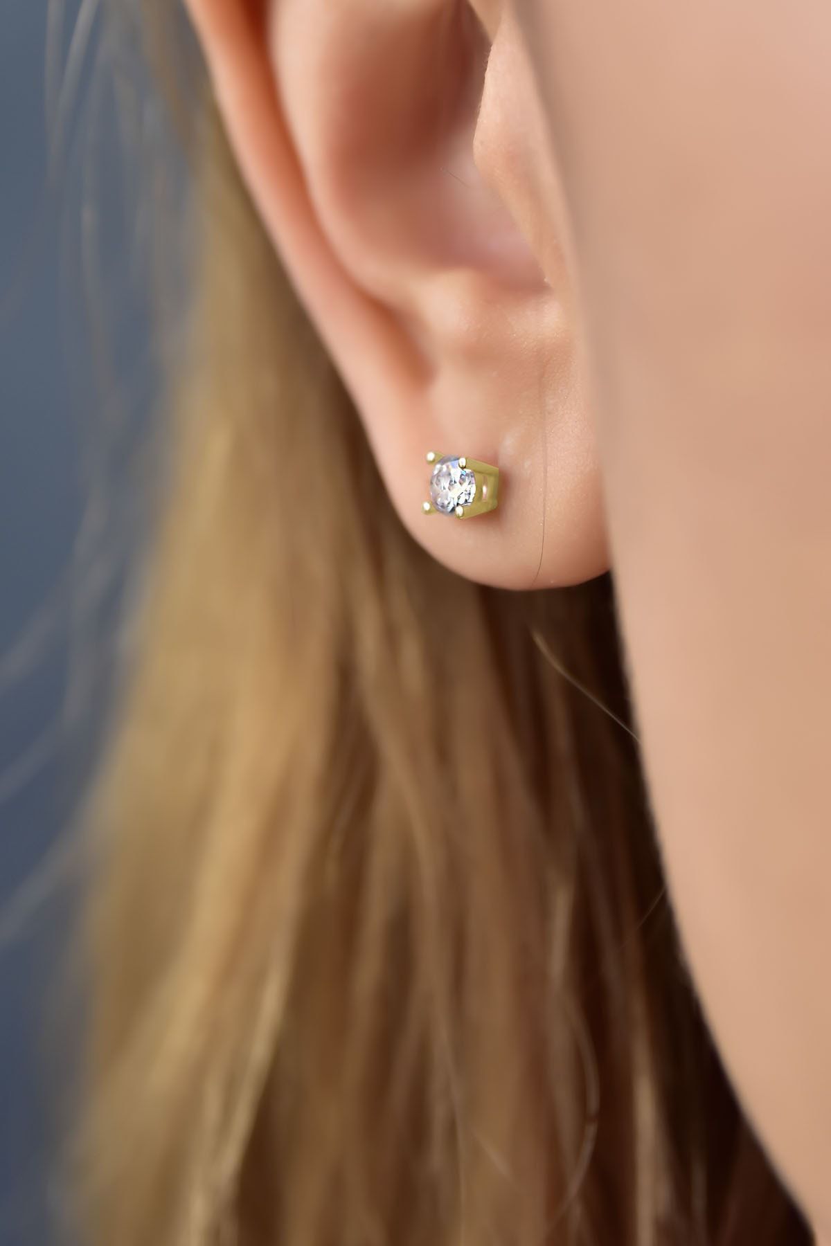 925 Ayar Gümüş Altın Kaplama Zirkon Taşlı Tektaş Küpe 4,0mm.