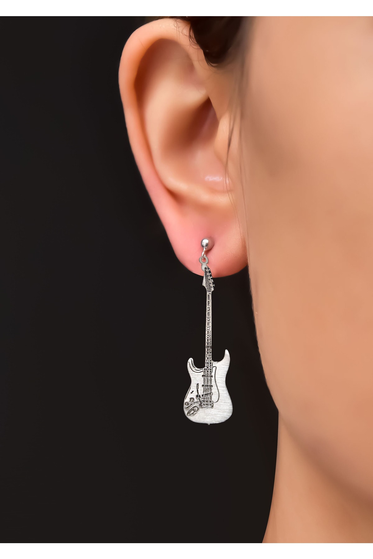 925 Ayar Gümüş Antik Ve Etnik Desenli, Vintage Çivili Guitar Küpe