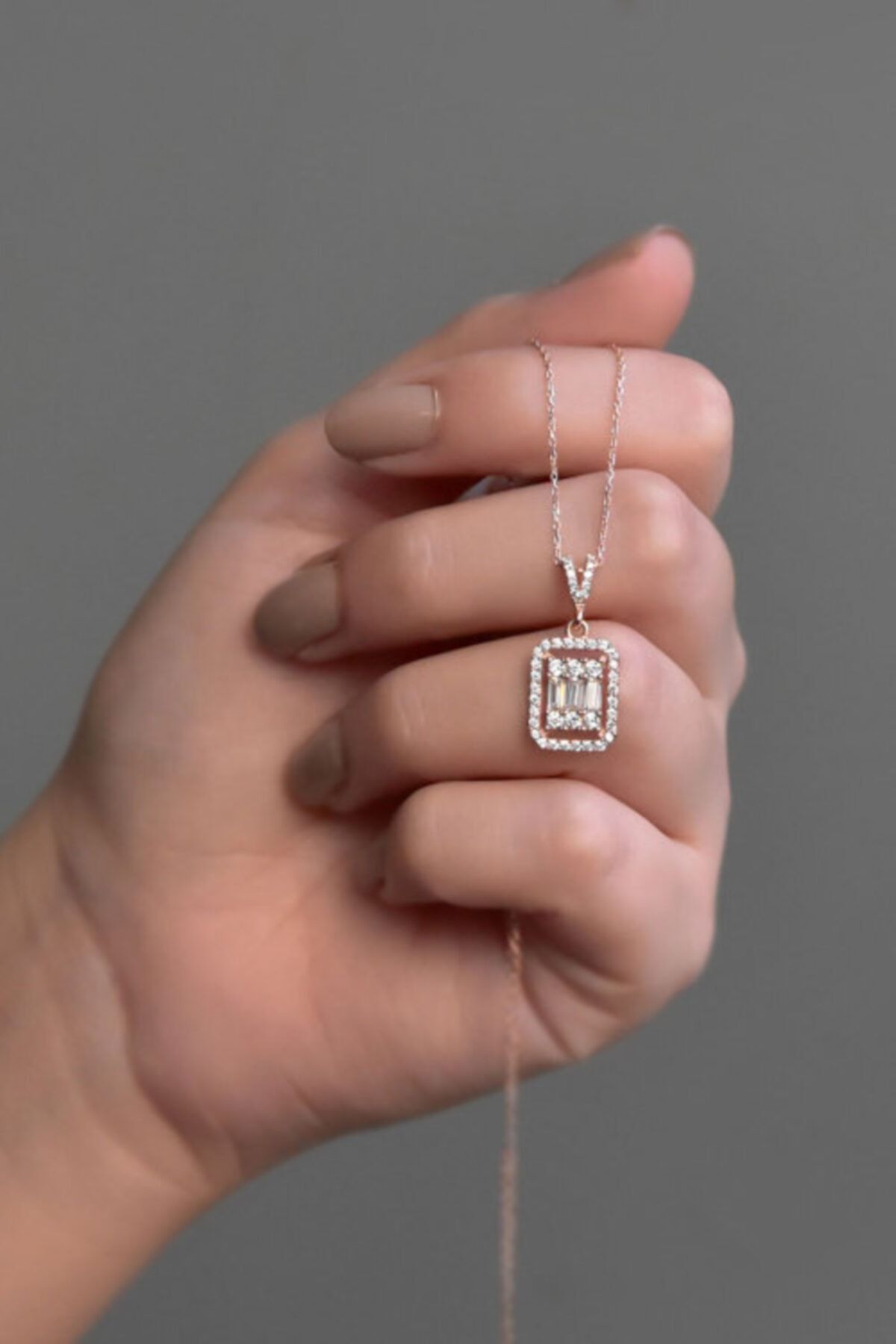 925 Ayar Gümüş Baget Taşlı Kare Kolye