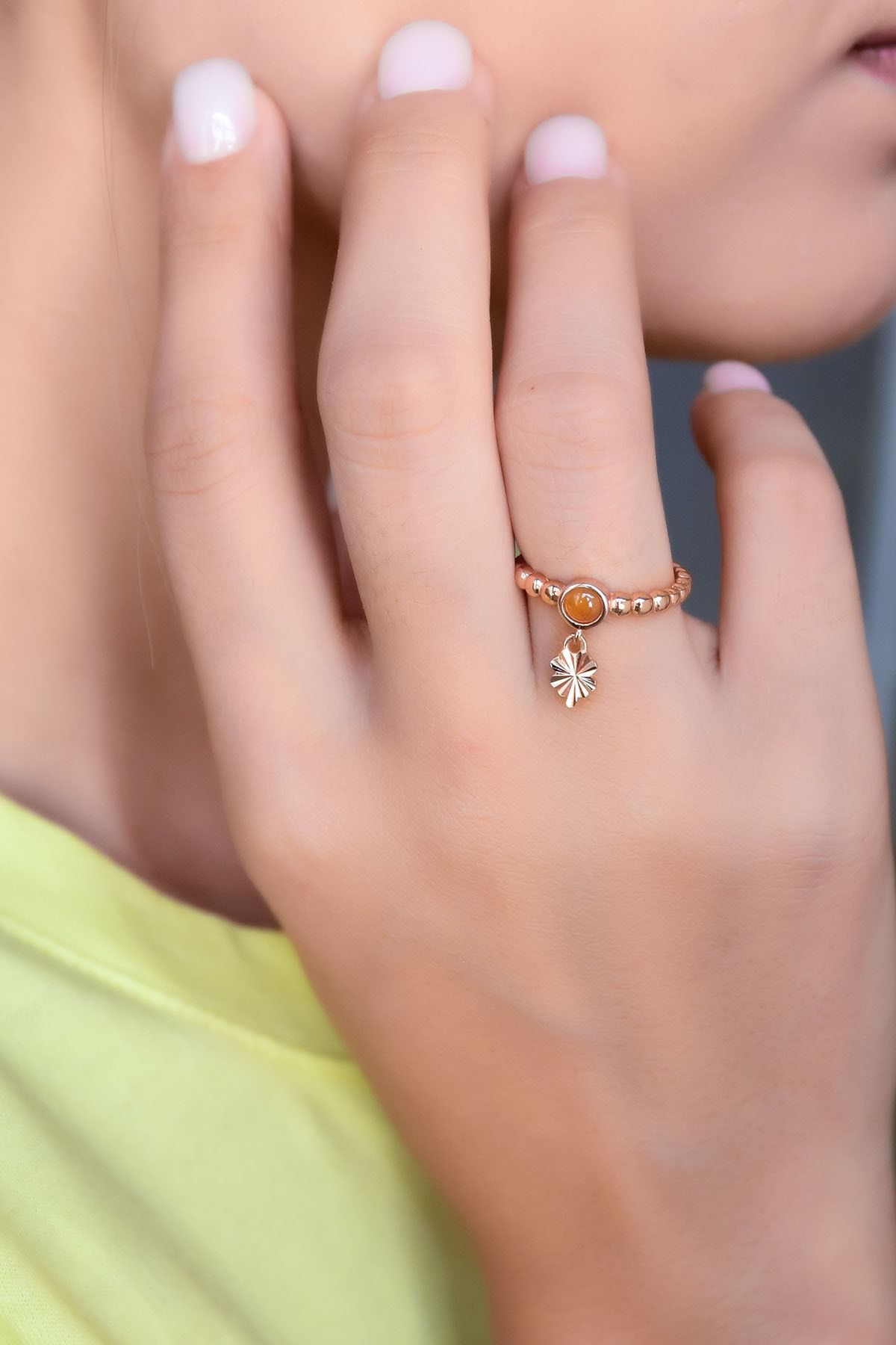 925 Ayar Gümüş Bal Rengi Ay Taşlı Yonca Motifli Ayarlanabilir Kadın Yüzük