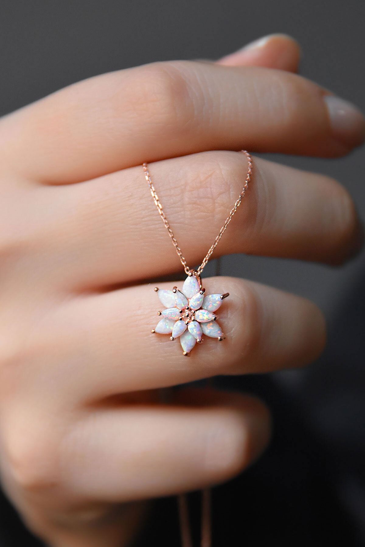 925 Ayar Gümüş Beyaz Doğal Opal Taşlı Lotus Kolye