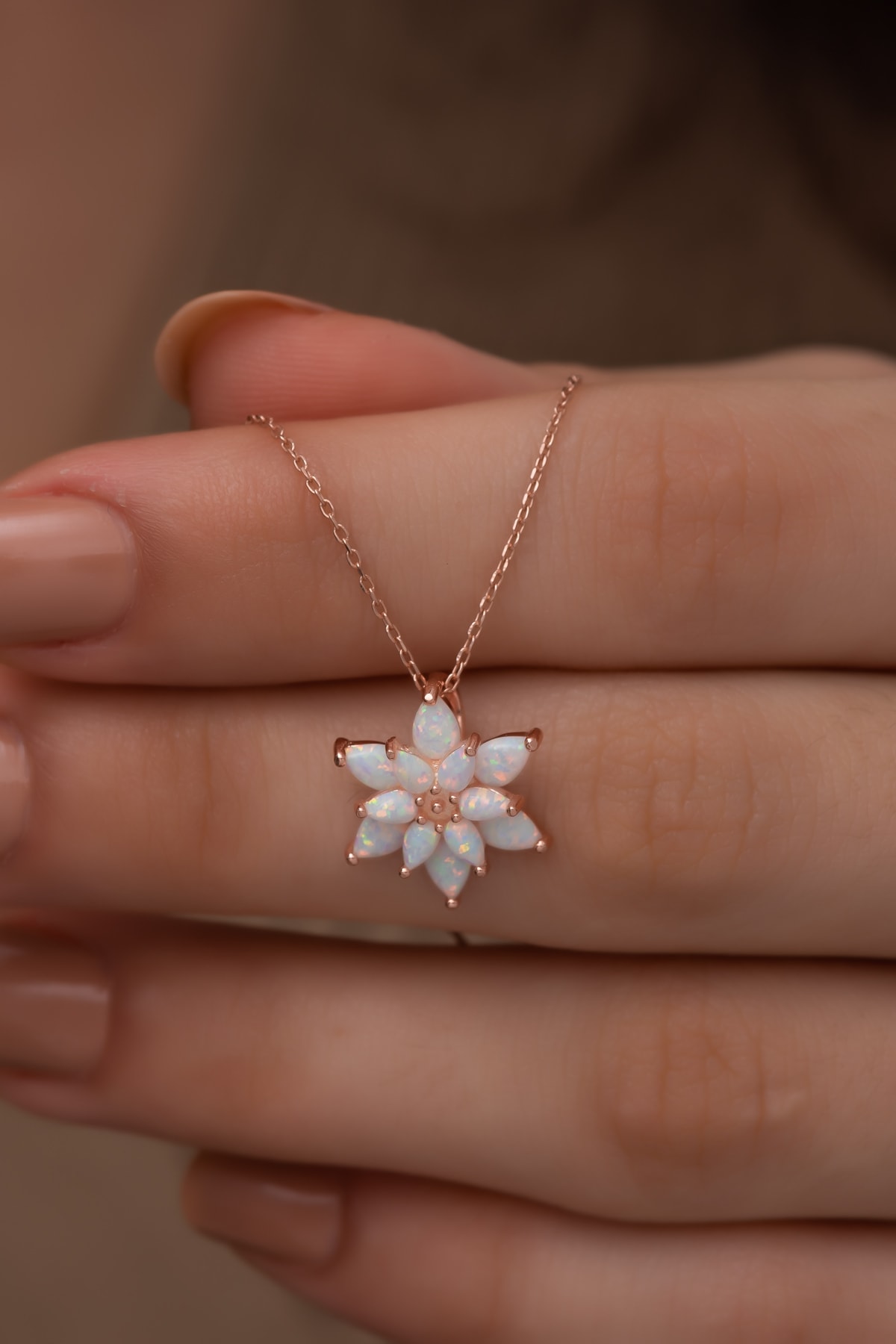 925 Ayar Gümüş Beyaz Doğal Opal Taşlı Lotus Kolye