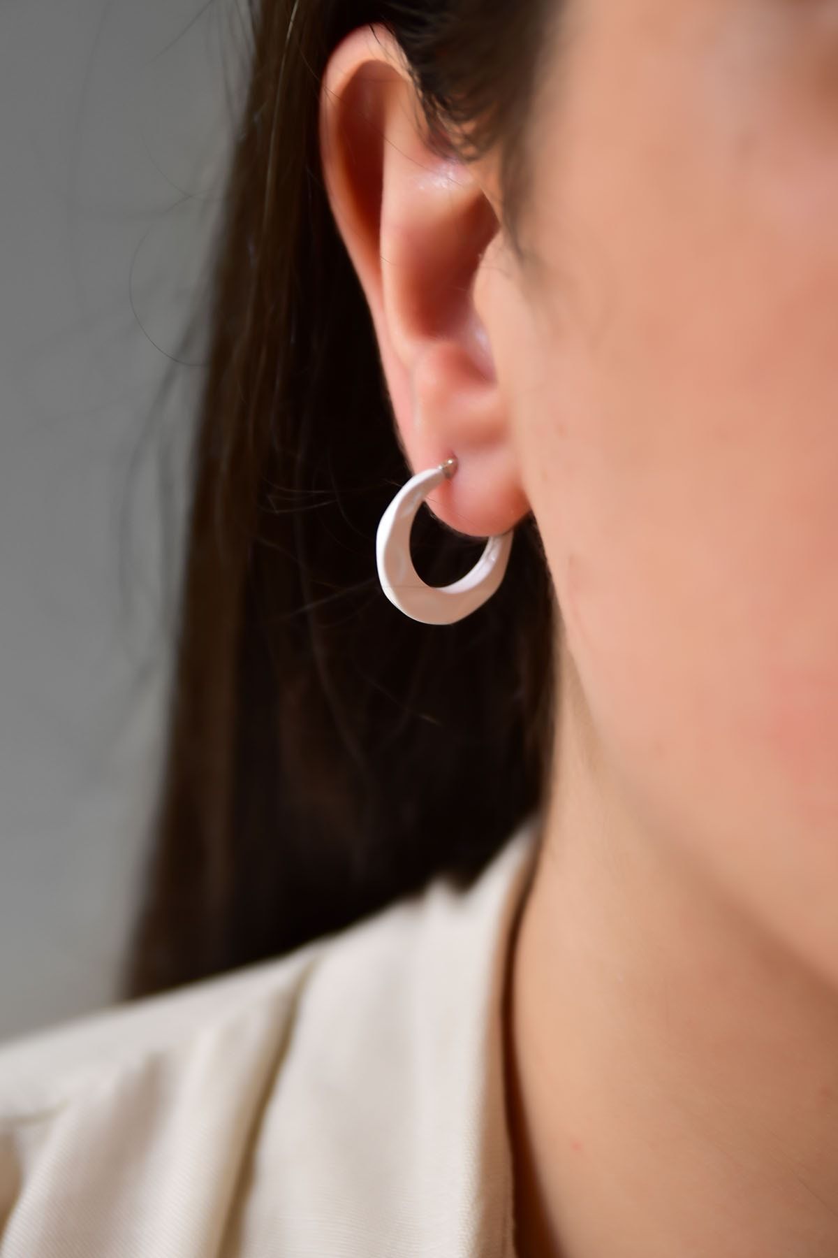 925 Ayar Gümüş Beyaz Mineli Halka Küpe