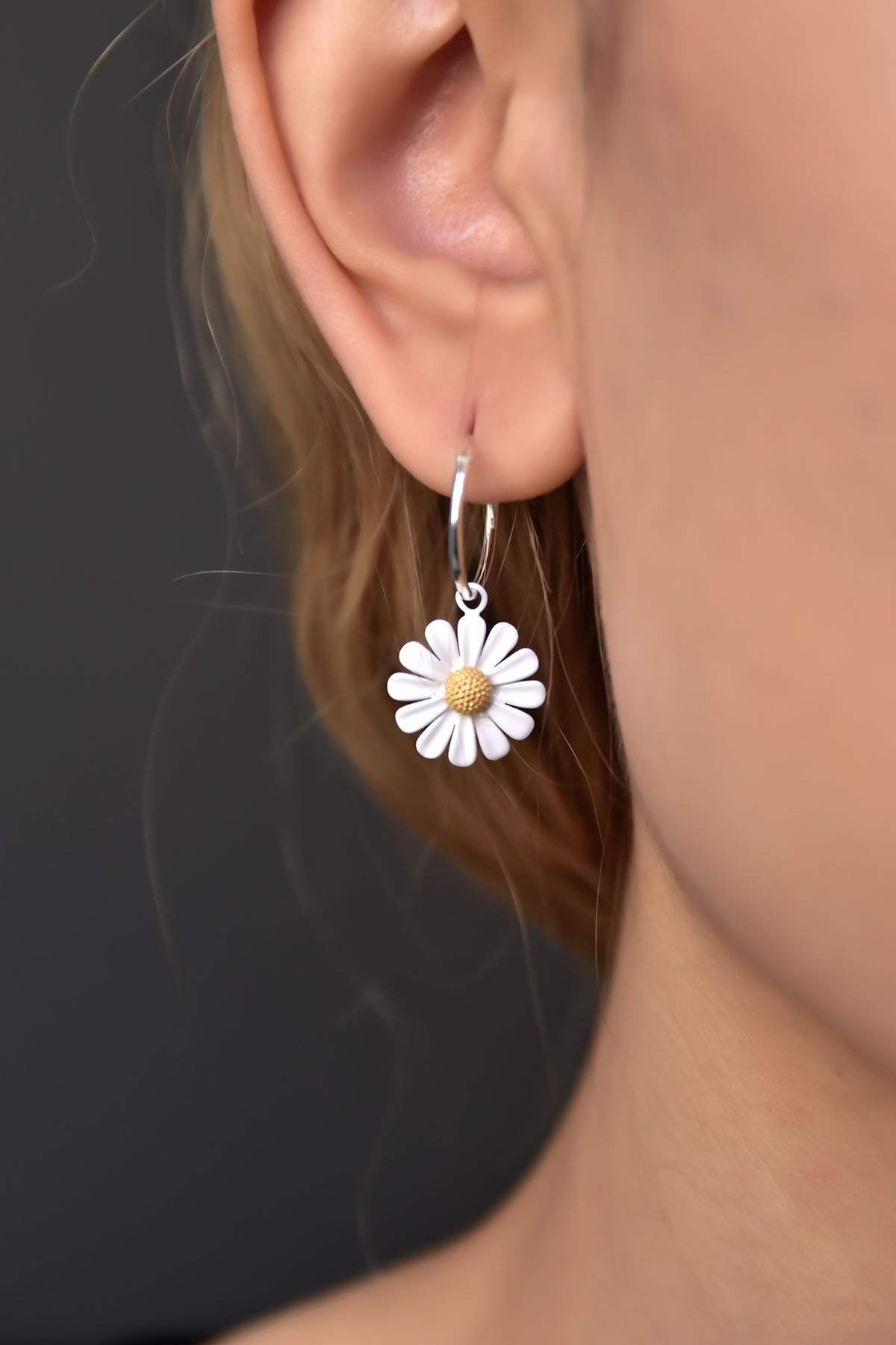 925 Ayar Gümüş Beyaz Mineli Papatya Halka Küpe