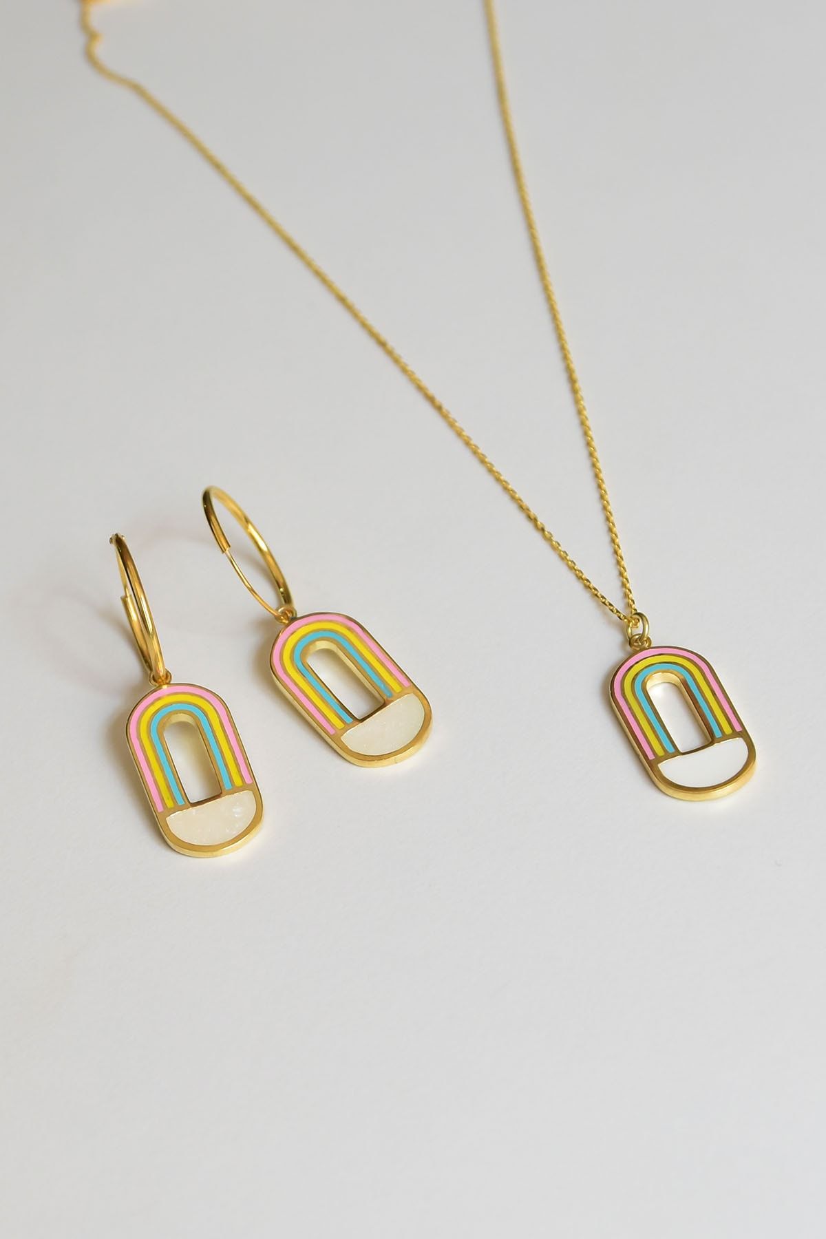 925 Ayar Gümüş Gökkuşağı Mineli Beyaz Sedefli Kolye Bileklik Set