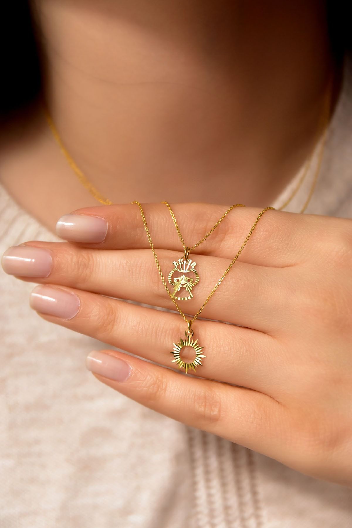 925 Ayar Gümüş Gold Kaplama Asansörlü Kesim Kalemli Prenses Ve Güneş Kolye