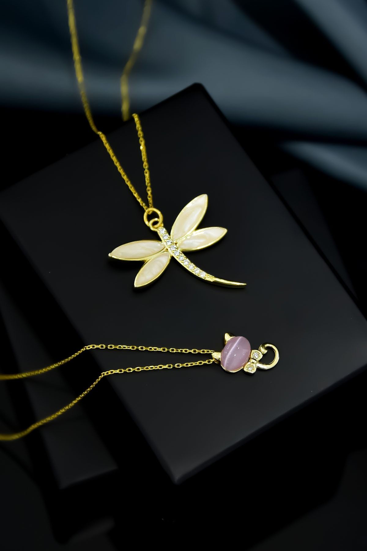 925 Ayar Gümüş Gold Kaplama Ay Taşlı Kedi Ve Sedef Zirkon Taşlı Yusufçuk Ikili Kolye