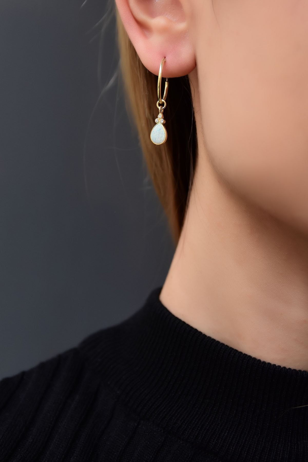 925 Ayar Gümüş Gold Kaplama Beyaz Opal Taşlı Damla Küpe