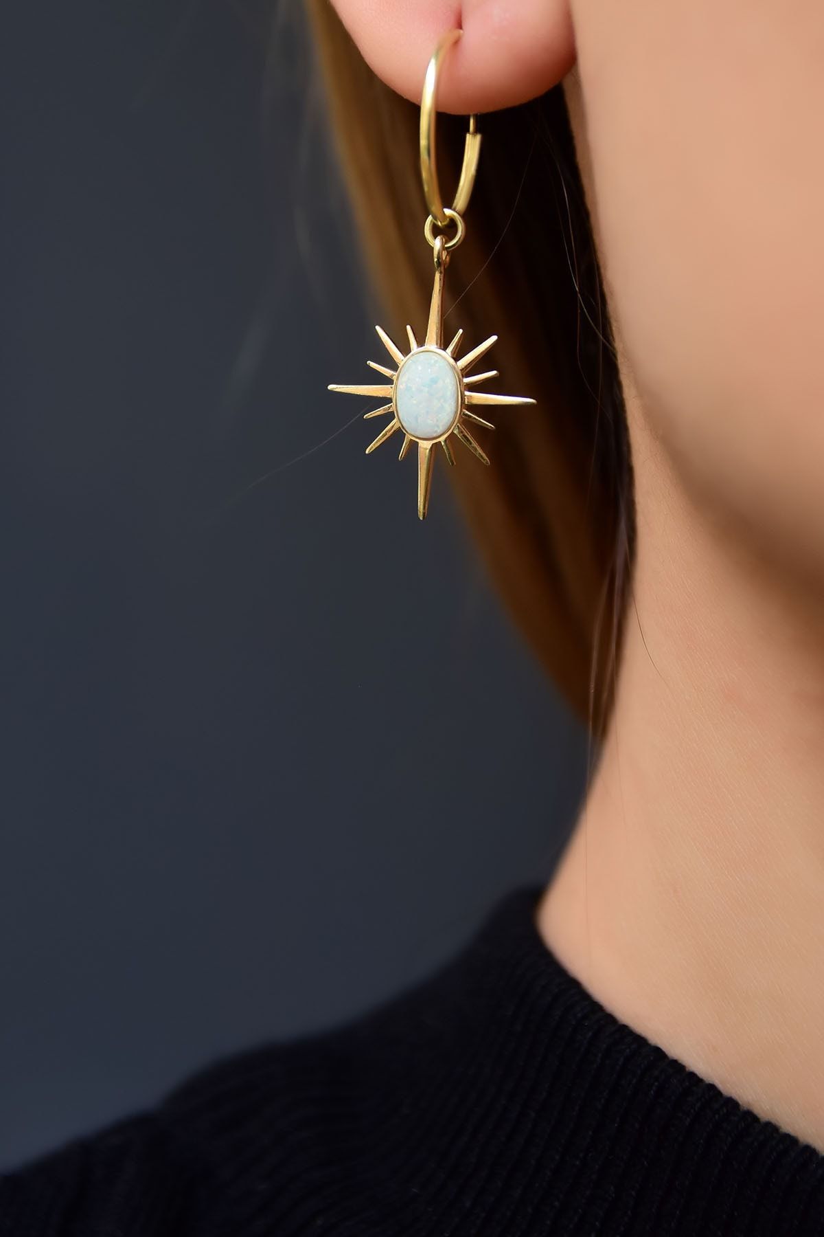 925 Ayar Gümüş Gold Kaplama Beyaz Opal Taşlı Kutup Küpe