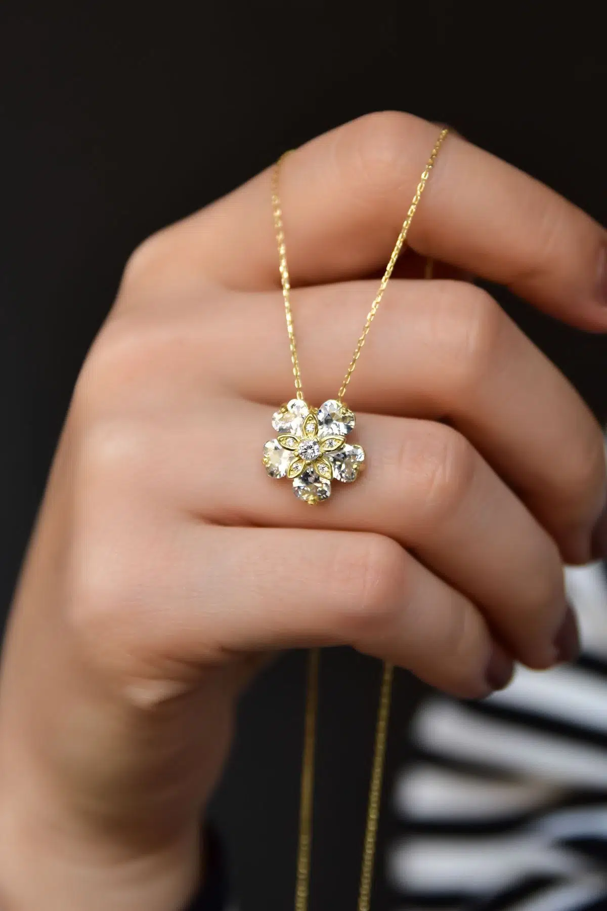 925 Ayar Gümüş Beyaz Taşlı Mine Çiçeği Kadın Kolye.rose.gold.rodaj