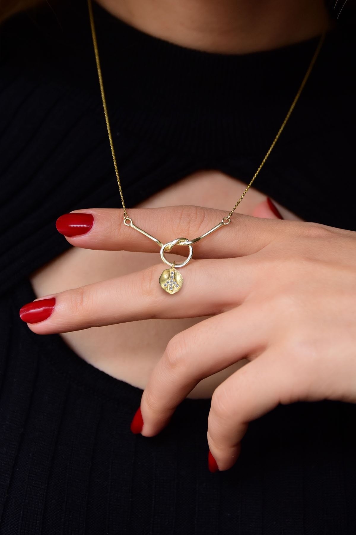 925 Ayar Gümüş Gold Kaplama D Harfli Düğüm Kolye