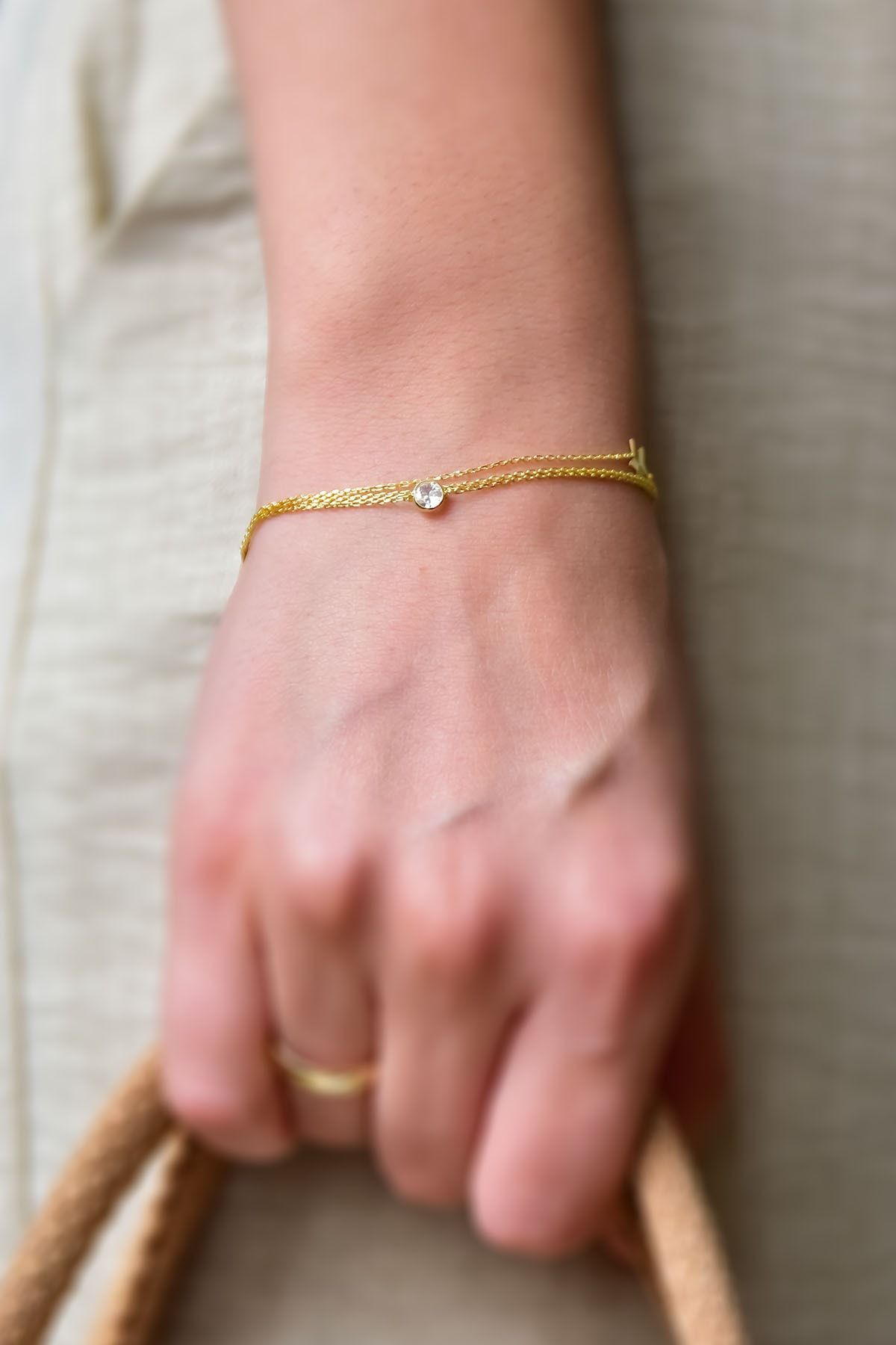 925 Ayar Gümüş Gold Kaplama Doğum Taşlı Üç Zincirli Kalemli Yıldız Bileklik