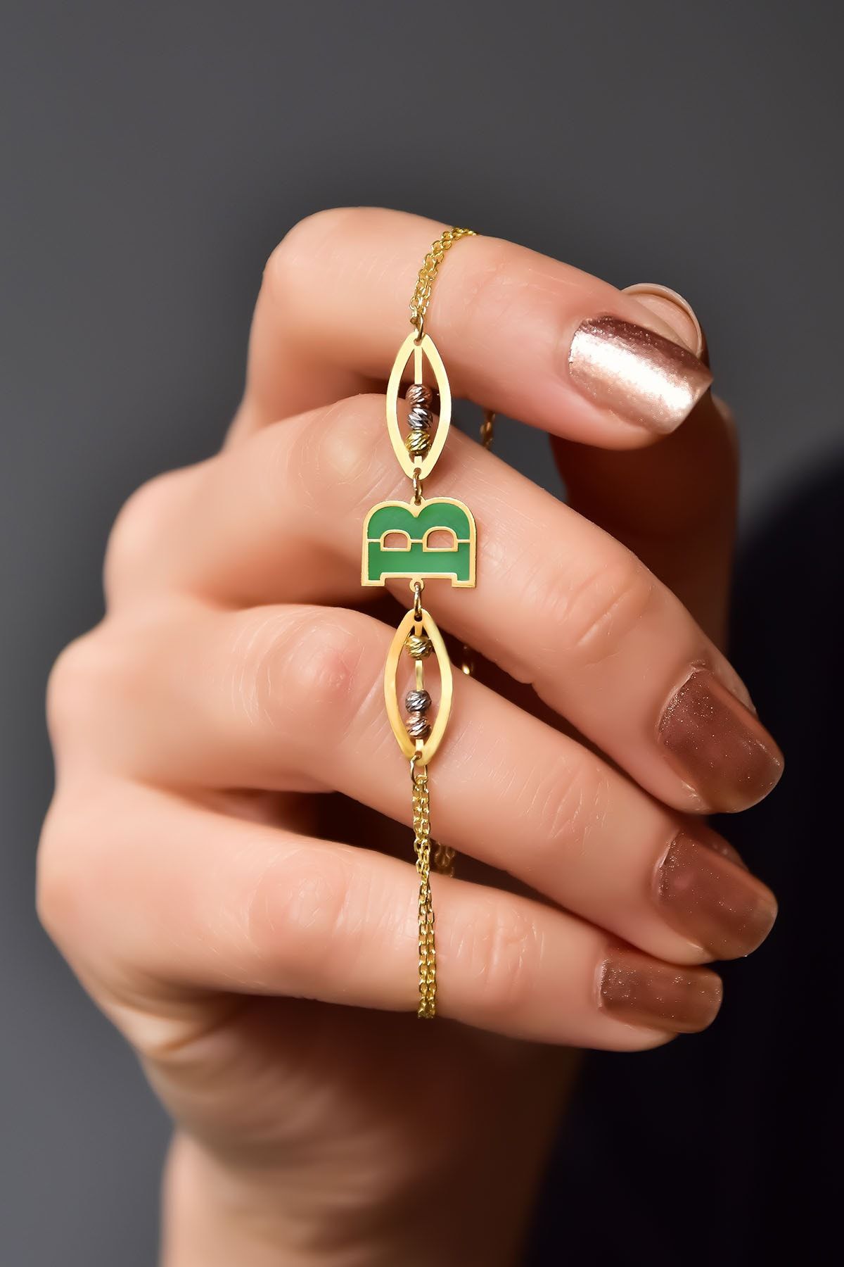 925 Ayar Gümüş Gold Kaplama Dorika Toplu Parlayan Rüya Serisi Ebruli Cam Boyalı Yeşil Harfi Bileklik