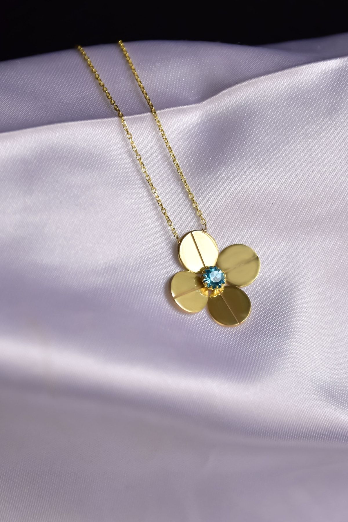 925 Ayar Gümüş Gold Kaplama Dört Yapraklı Aralık Ayı Doğum Taşı Frezya Çiçeği Kolye