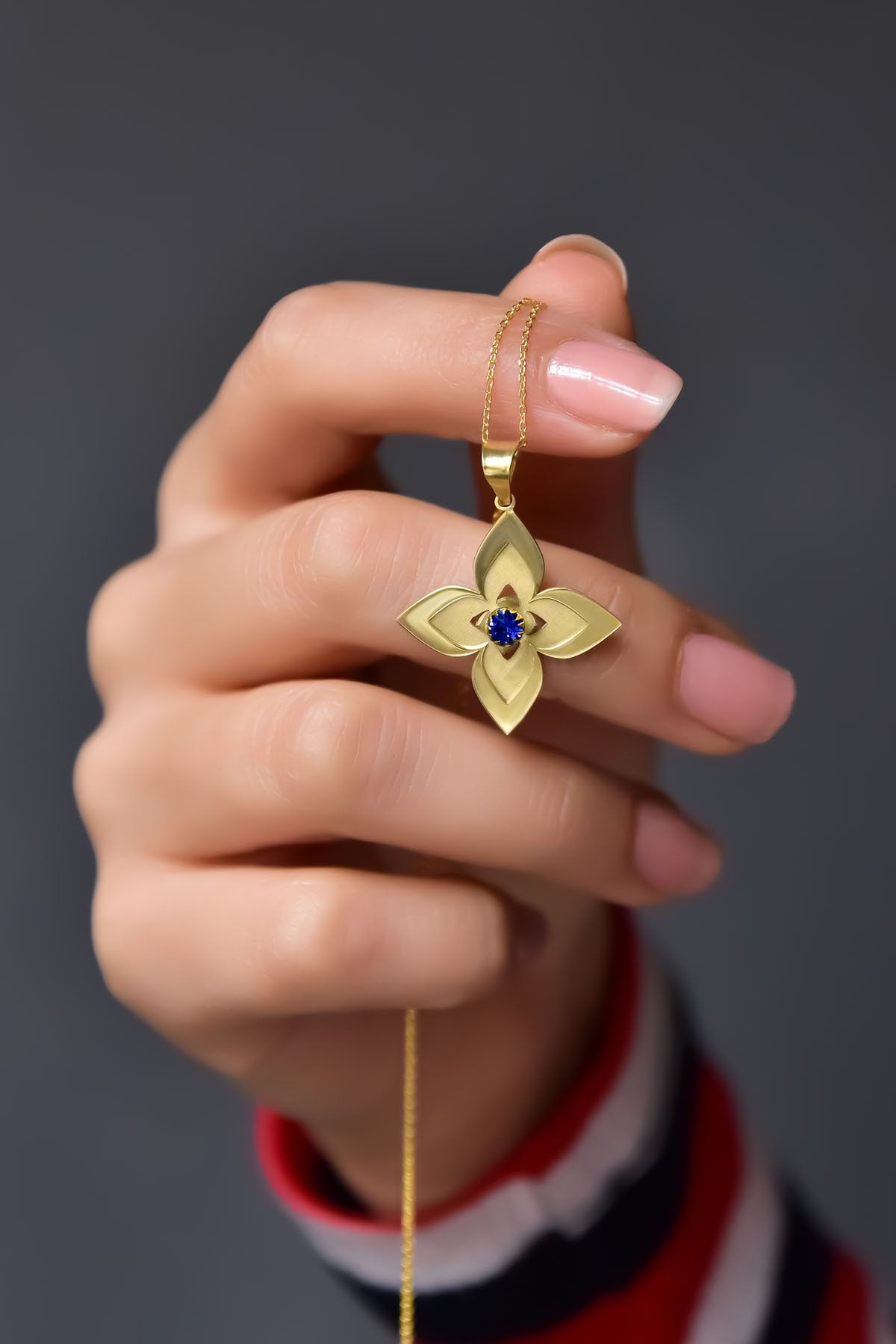 925 Ayar Gümüş Gold Kaplama Eylül Ayı Doğum Taşı Lilyum Çiçeği Kolye