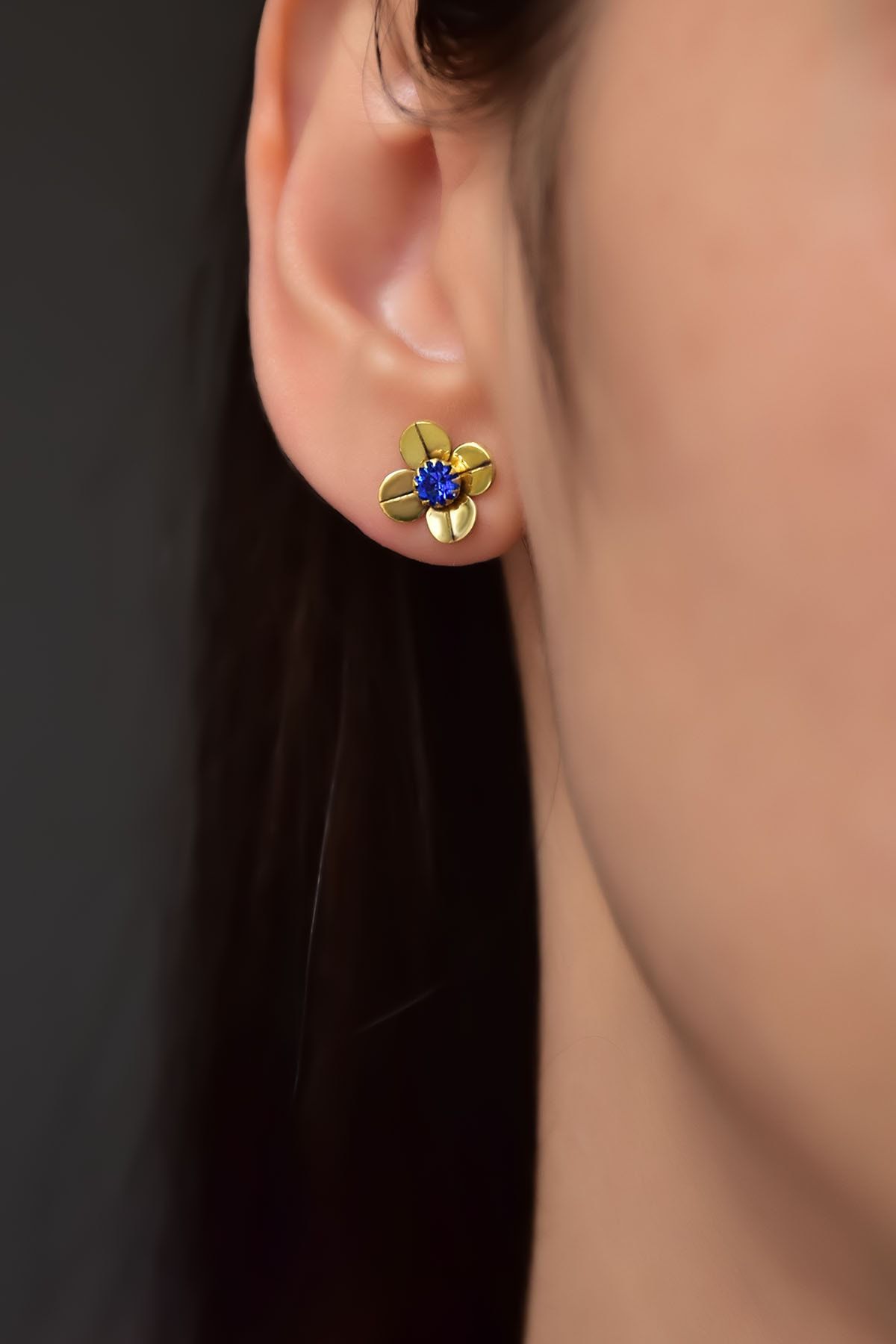 925 Ayar Gümüş Gold Kaplama Eylül Ayı Doğum Taşlı Frezya Çiçeği Küpe