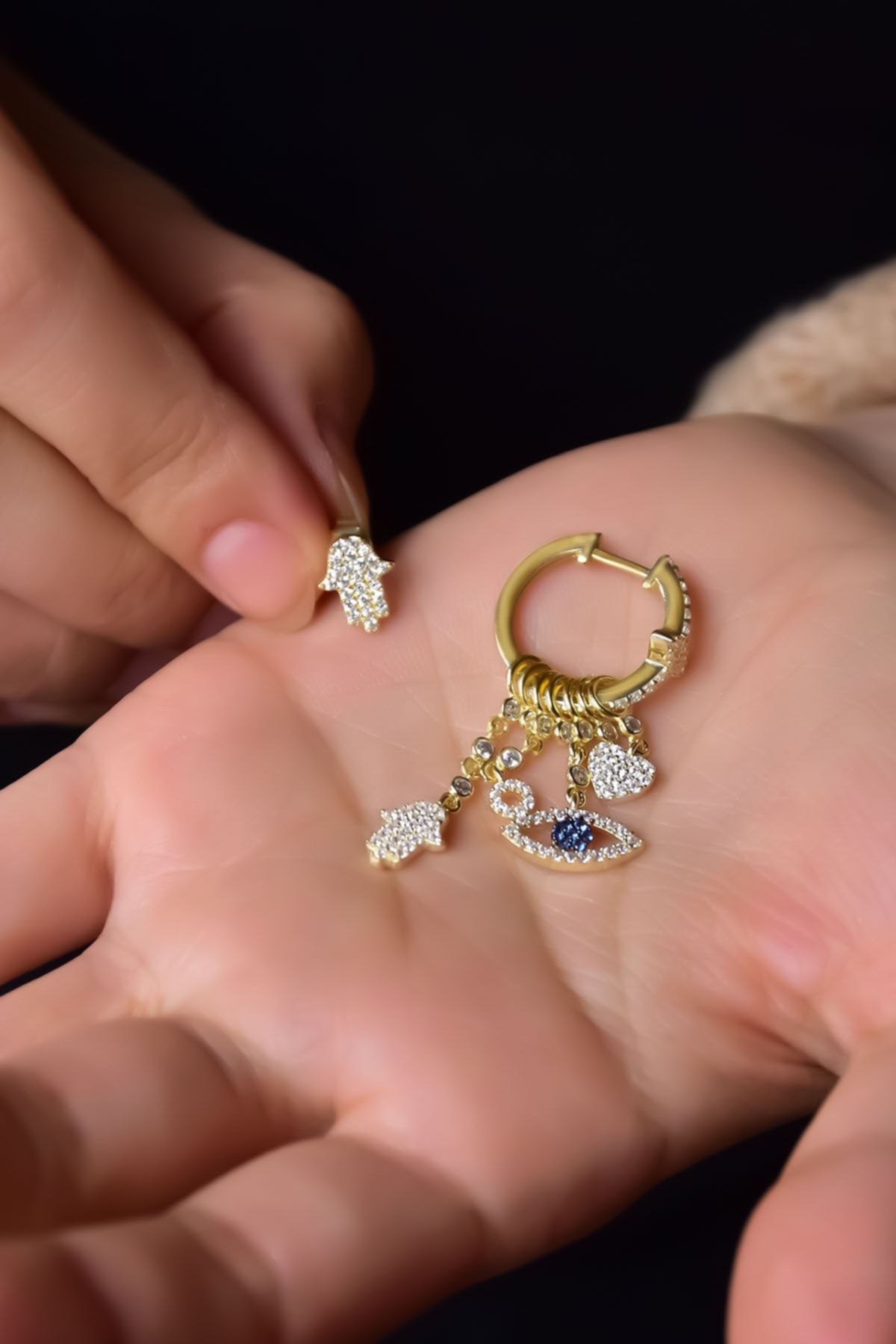 925 Ayar Gümüş Gold Kaplama Fatma Eli Göz Stilize Sallantılı Küpe