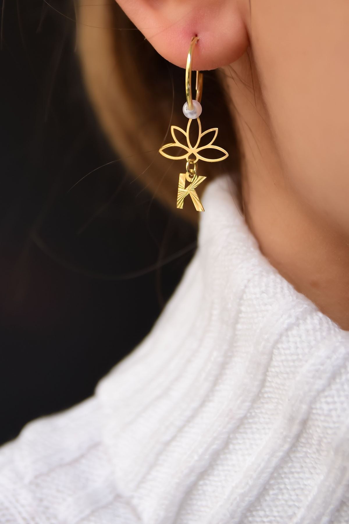 925 Ayar Gümüş Gold Kaplama Incili Harf Lotus Halka Küpe