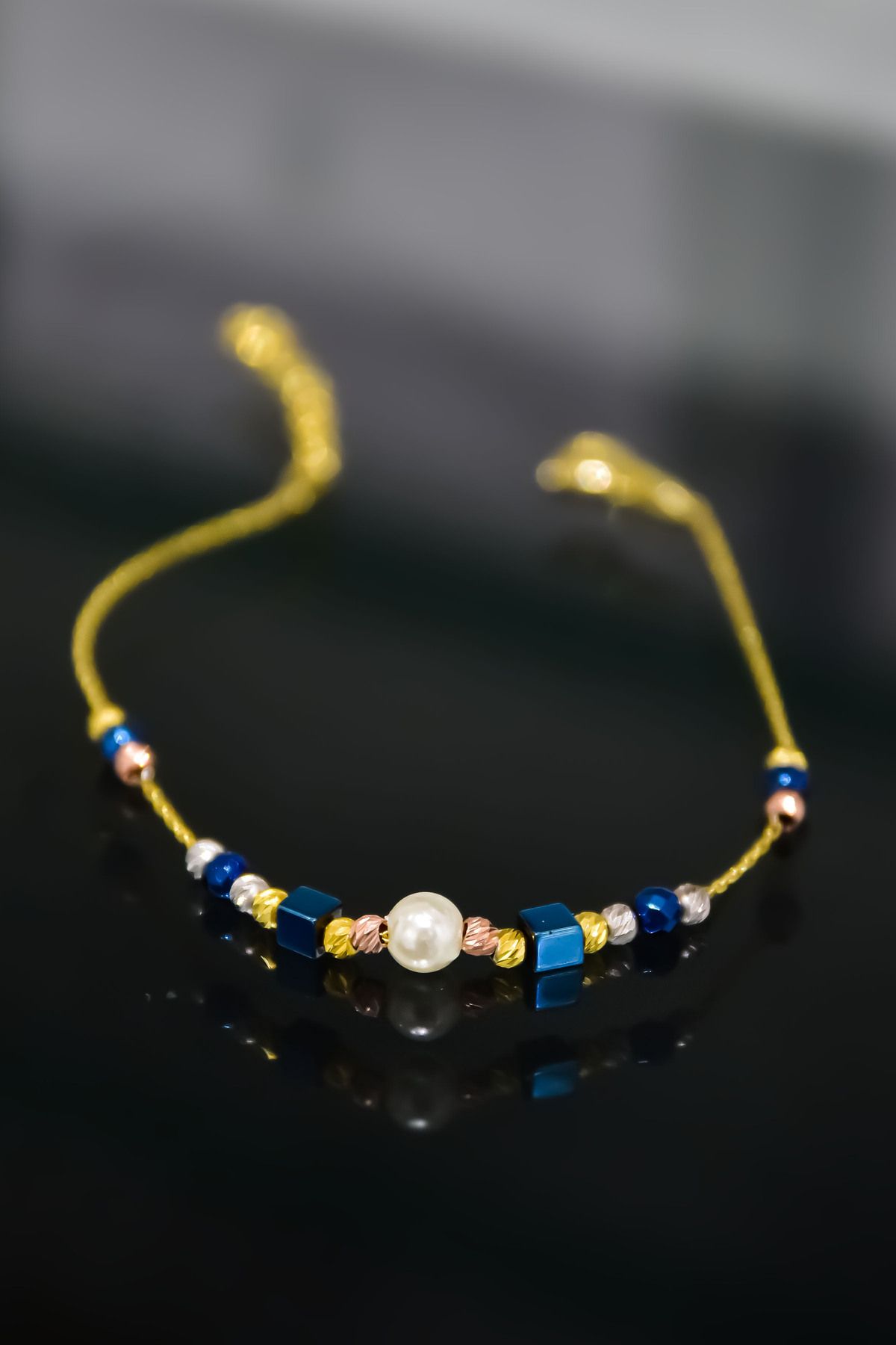 925 Ayar Gümüş Gold Kaplama Lacivert Küp Boncuklu, Tek Incili Dorika Toplu Bileklik