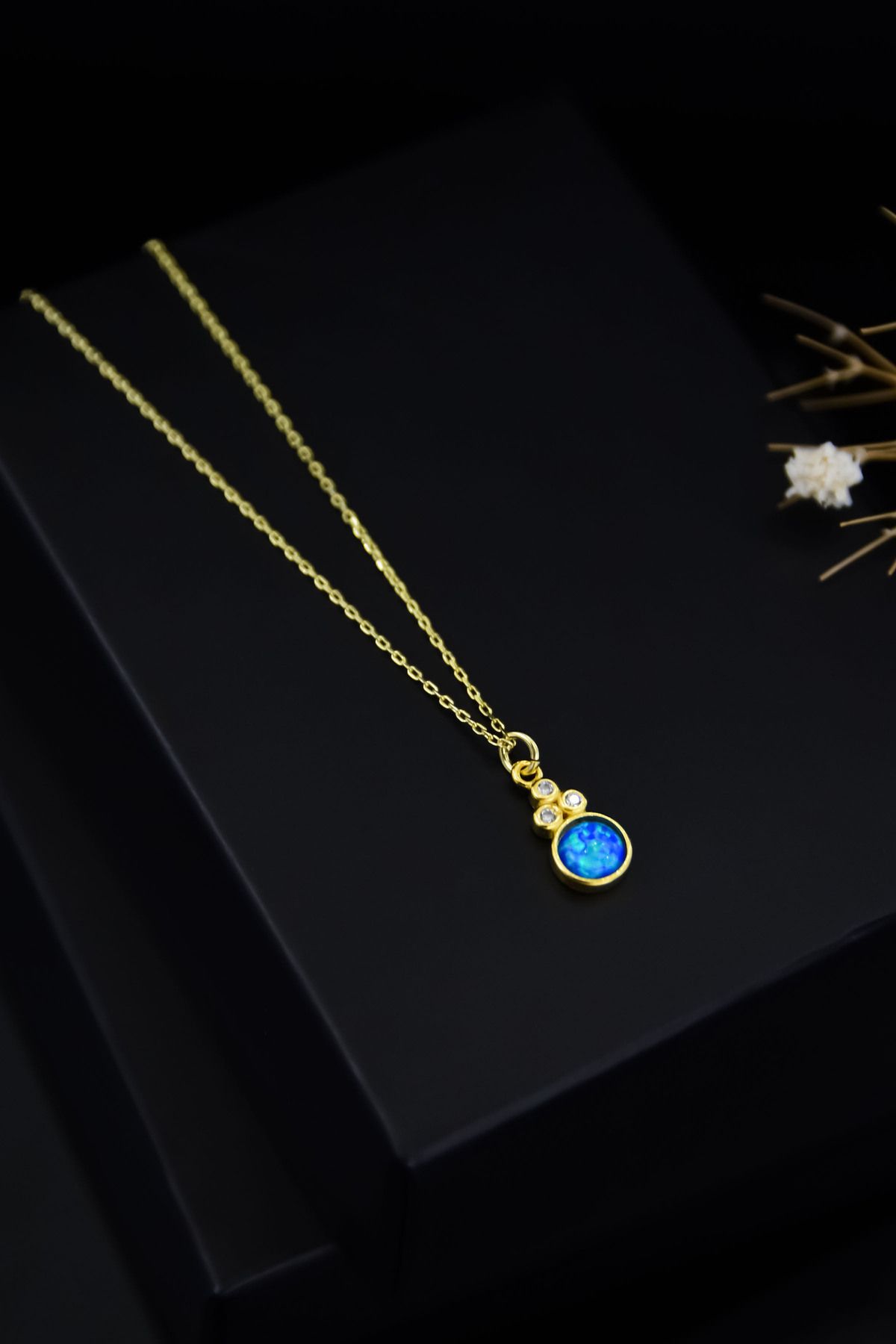 925 Ayar Gümüş Gold Kaplama Mavi Opal Yuvarlak Kolye