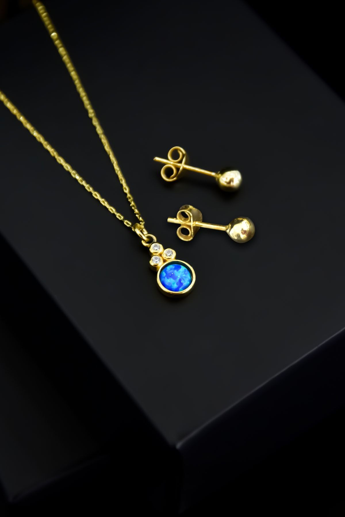925 Ayar Gümüş Gold Kaplama Mavi Opal Yuvarlak Kolye Çivili Top Küpe Set