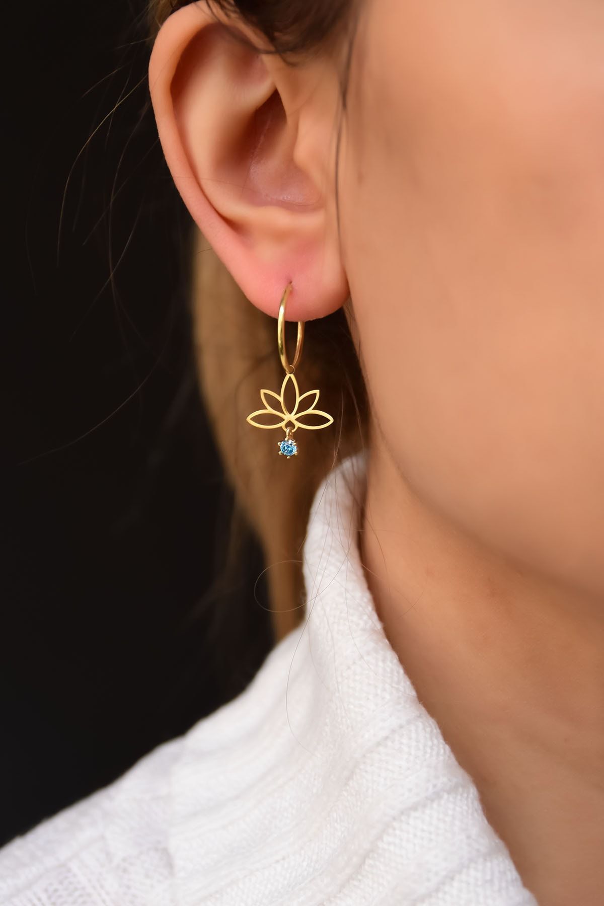 925 Ayar Gümüş Gold Kaplama Mavi Tek Taş Lotus Halka Küpe