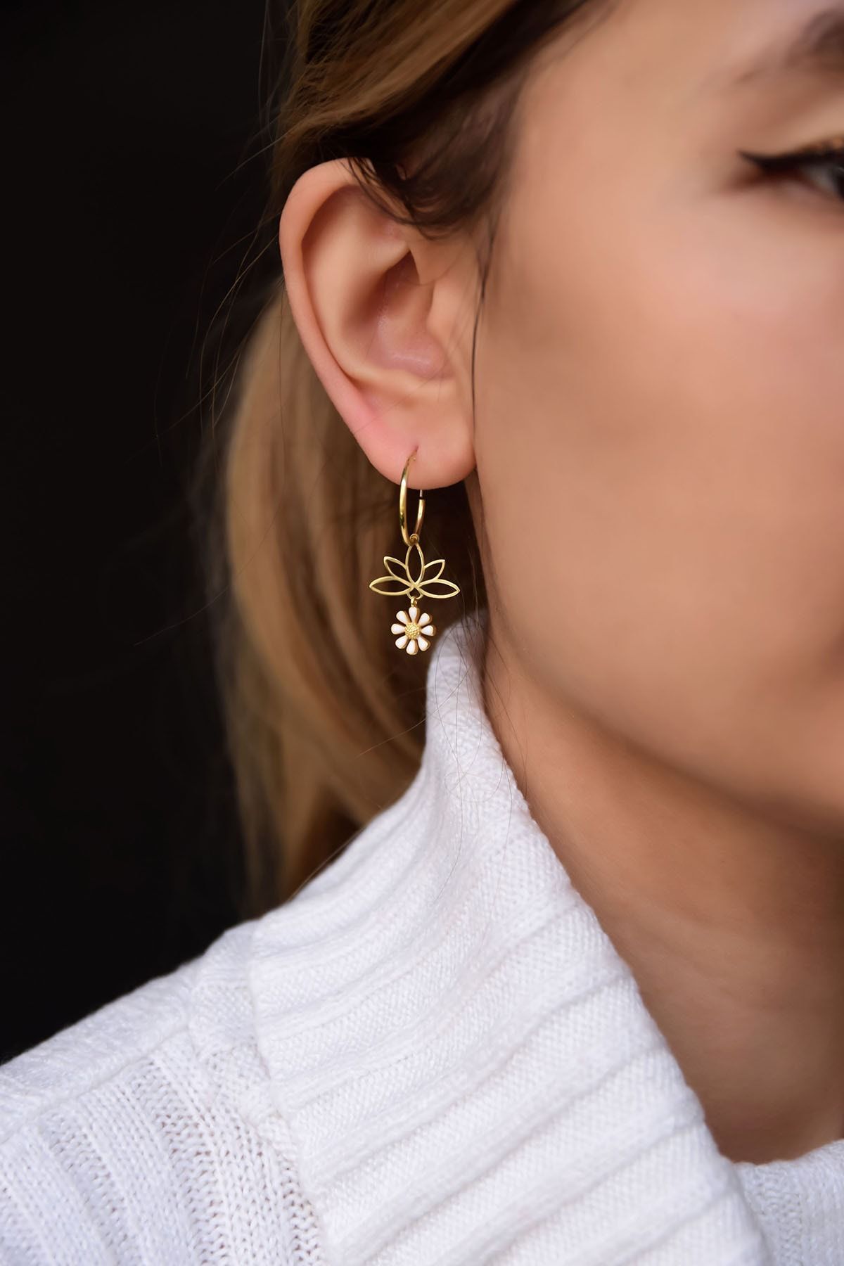 925 Ayar Gümüş Gold Kaplama Mineli Papatya Lotus Halka Küpe