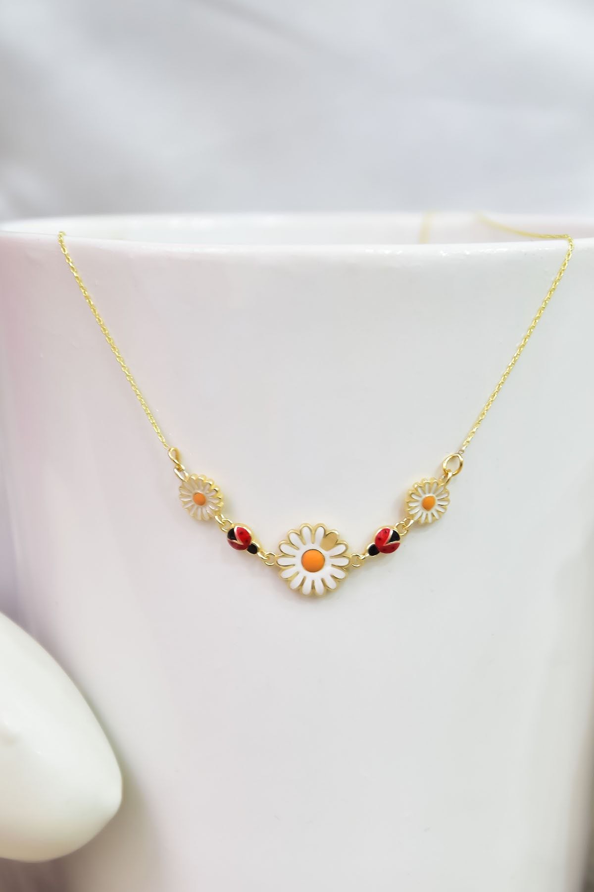 925 Ayar Gümüş Gold Kaplama Mineli Papatya Uğur Böceği Kolye